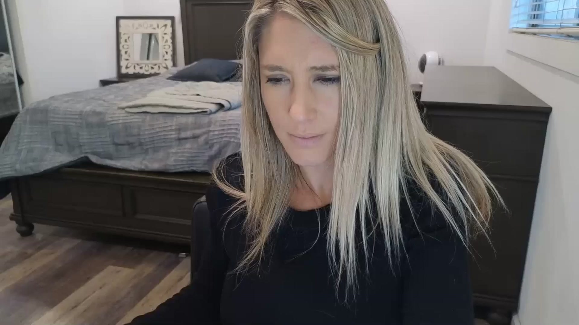 Gallery image thumbnail from blond_milf's myfreecams stream on, 12/02/2025, 24:33 image 16 of 20