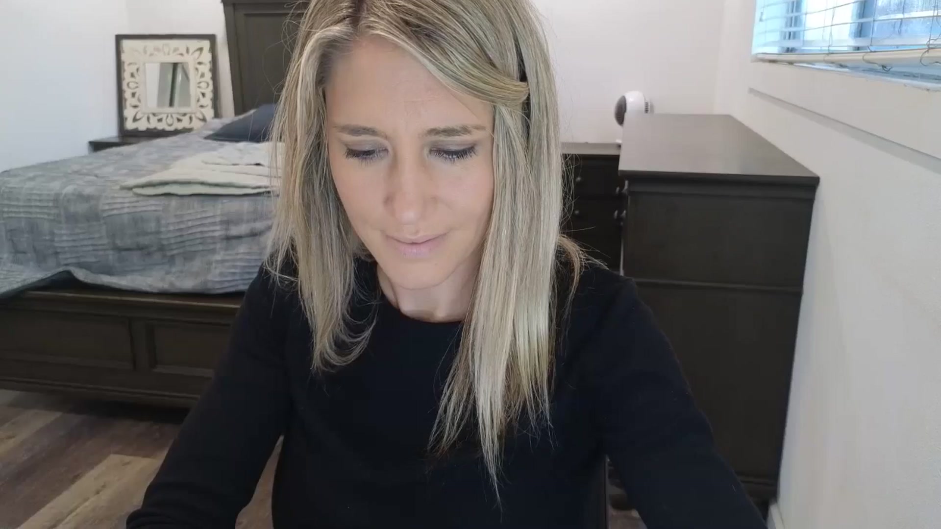 Gallery image thumbnail from blond_milf's myfreecams stream on, 12/02/2025, 24:33 image 3 of 20
