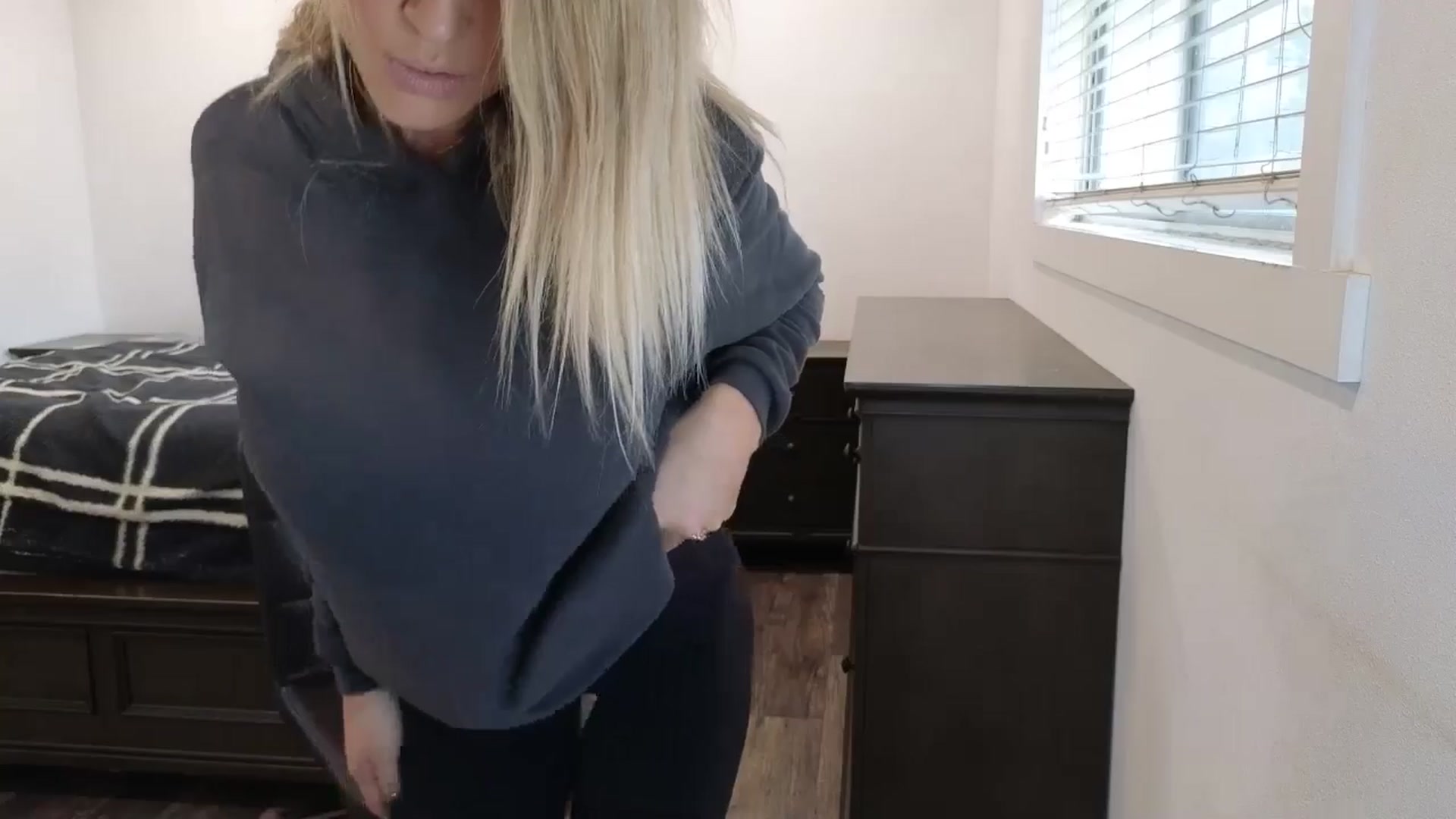 Gallery image thumbnail from blond_milf's myfreecams stream on, 12/23/2025, 21:29 image 14 of 20