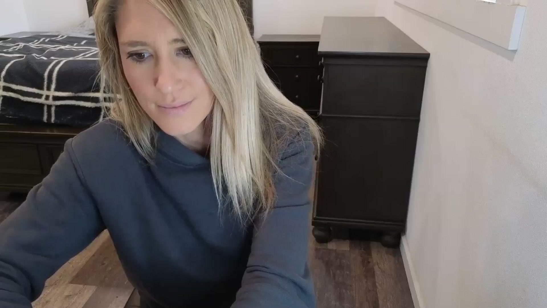 Gallery image thumbnail from blond_milf's myfreecams stream on, 12/23/2025, 21:29 image 4 of 20