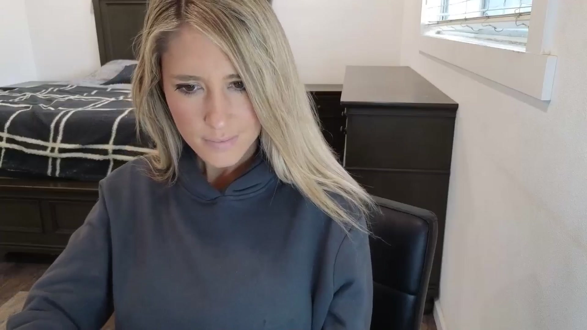 Gallery image thumbnail from blond_milf's myfreecams stream on, 12/23/2025, 21:29 image 2 of 20