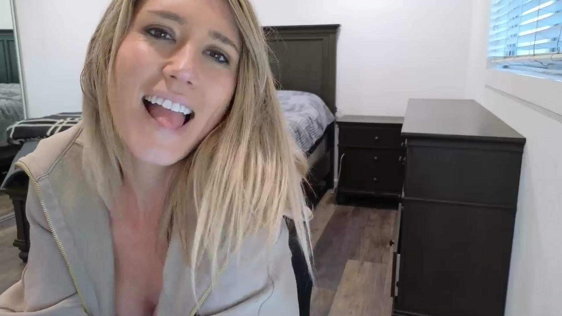 Gallery image thumbnail from blond_milf's myfreecams stream on, 12/30/2025, 24:43 image 5 of 20