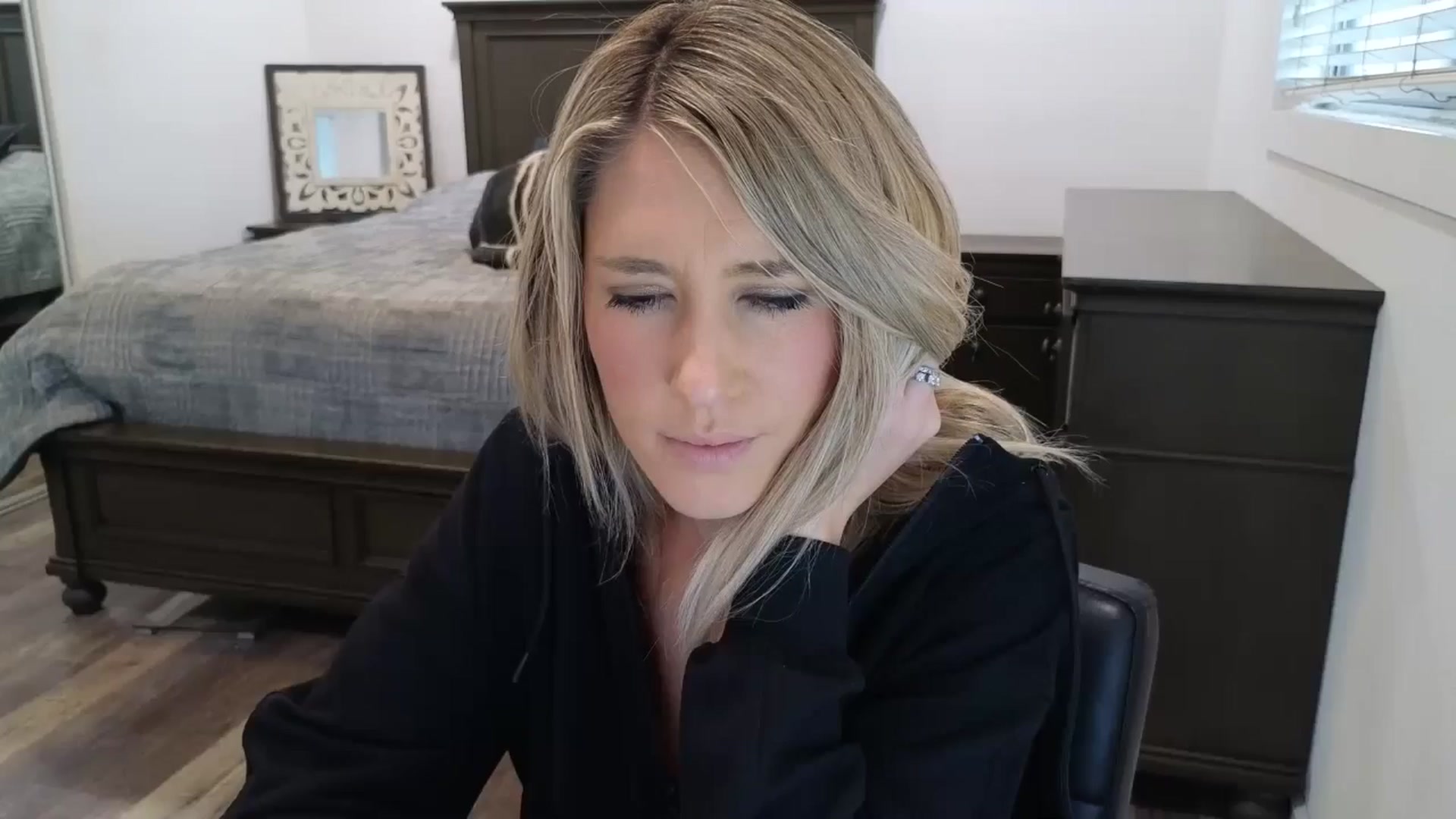 Gallery image thumbnail from blond_milf's myfreecams stream on, 01/02/2026, 22:42 image 16 of 20