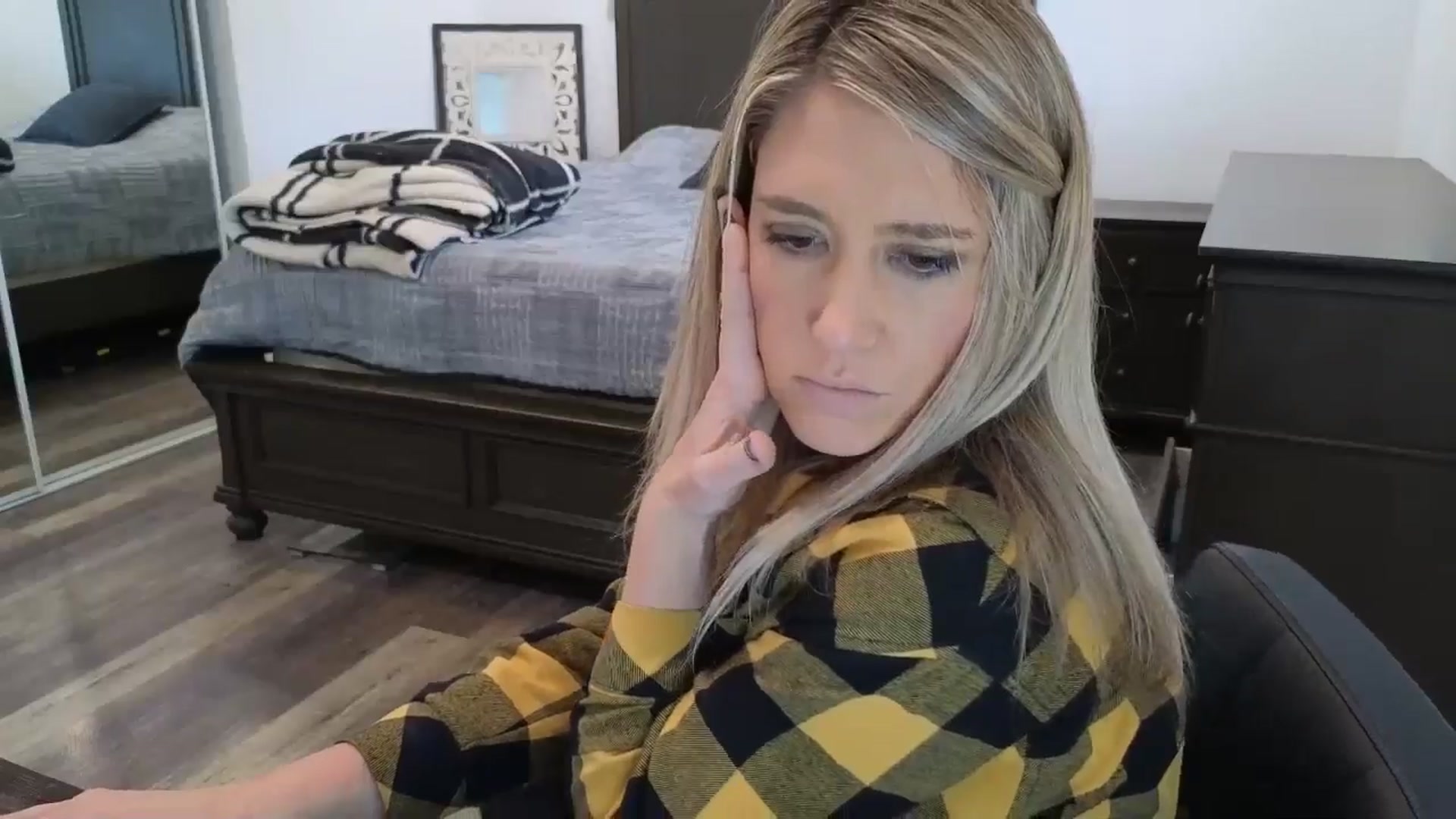 Gallery image thumbnail from blond_milf's myfreecams stream on, 01/05/2026, 22:28 image 15 of 20