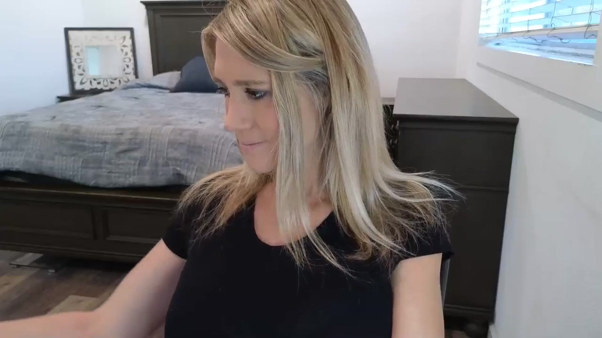 Gallery image thumbnail from blond_milf's myfreecams stream on, 01/06/2026, 23:45 image 2 of 20