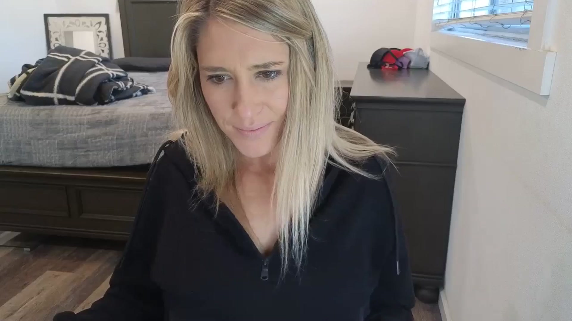 Gallery image thumbnail from blond_milf's myfreecams stream on, 01/10/2026, 24:33 image 12 of 20