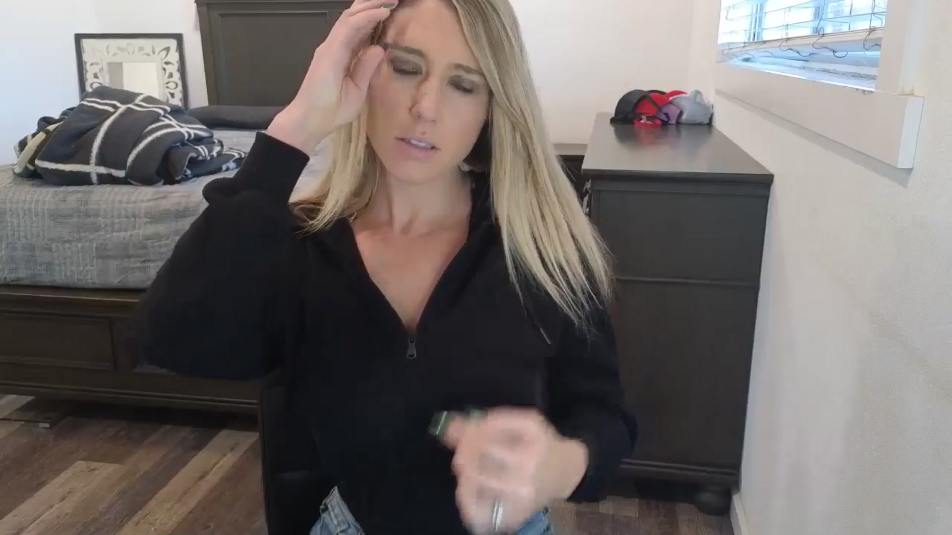 Gallery image thumbnail from blond_milf's myfreecams stream on, 01/10/2026, 24:33 image 6 of 20