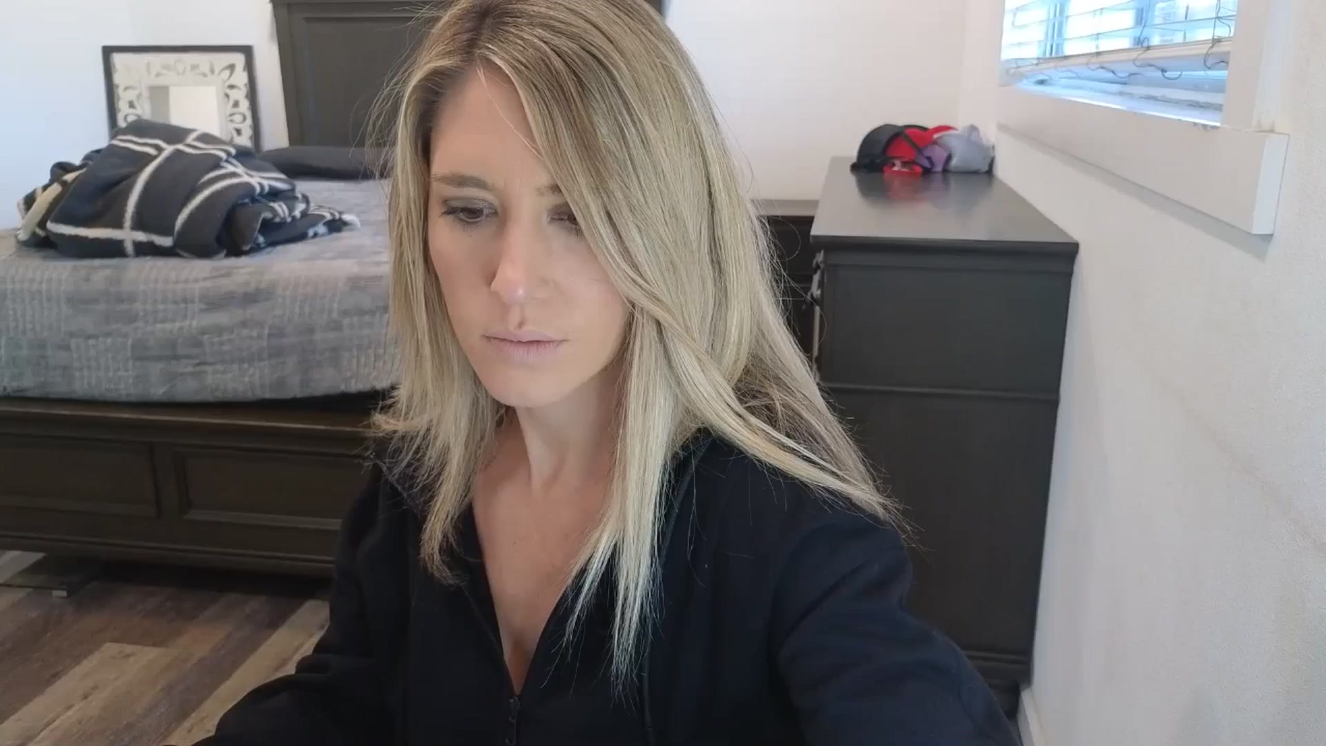 Gallery image thumbnail from blond_milf's myfreecams stream on, 01/10/2026, 24:33 image 5 of 20
