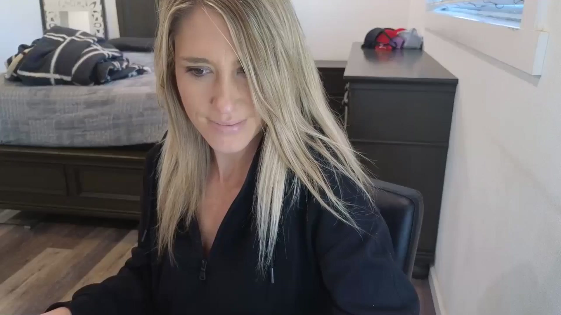 Gallery image thumbnail from blond_milf's myfreecams stream on, 01/10/2026, 24:33 image 10 of 20