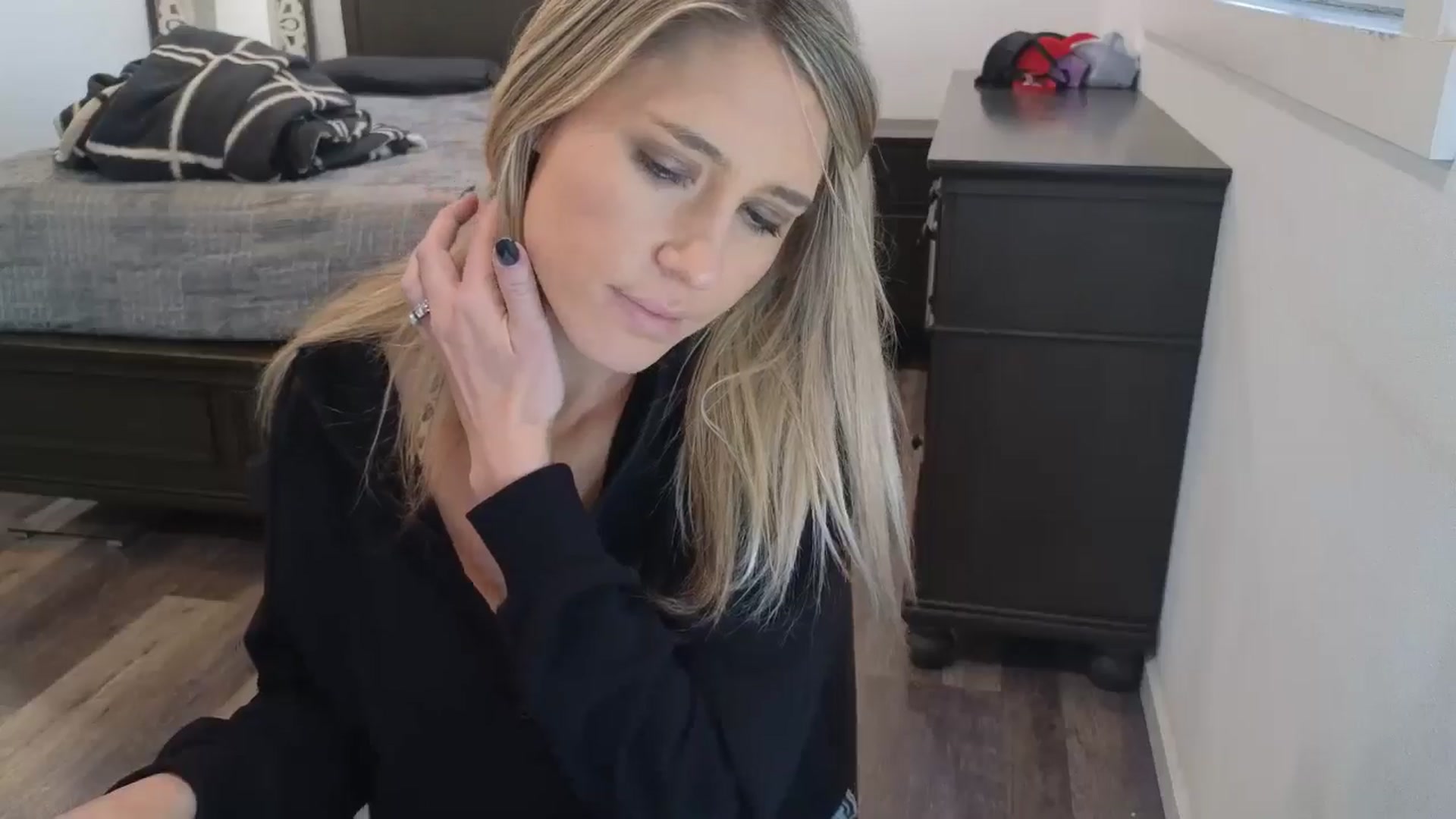 Gallery image thumbnail from blond_milf's myfreecams stream on, 01/10/2026, 24:33 image 20 of 20