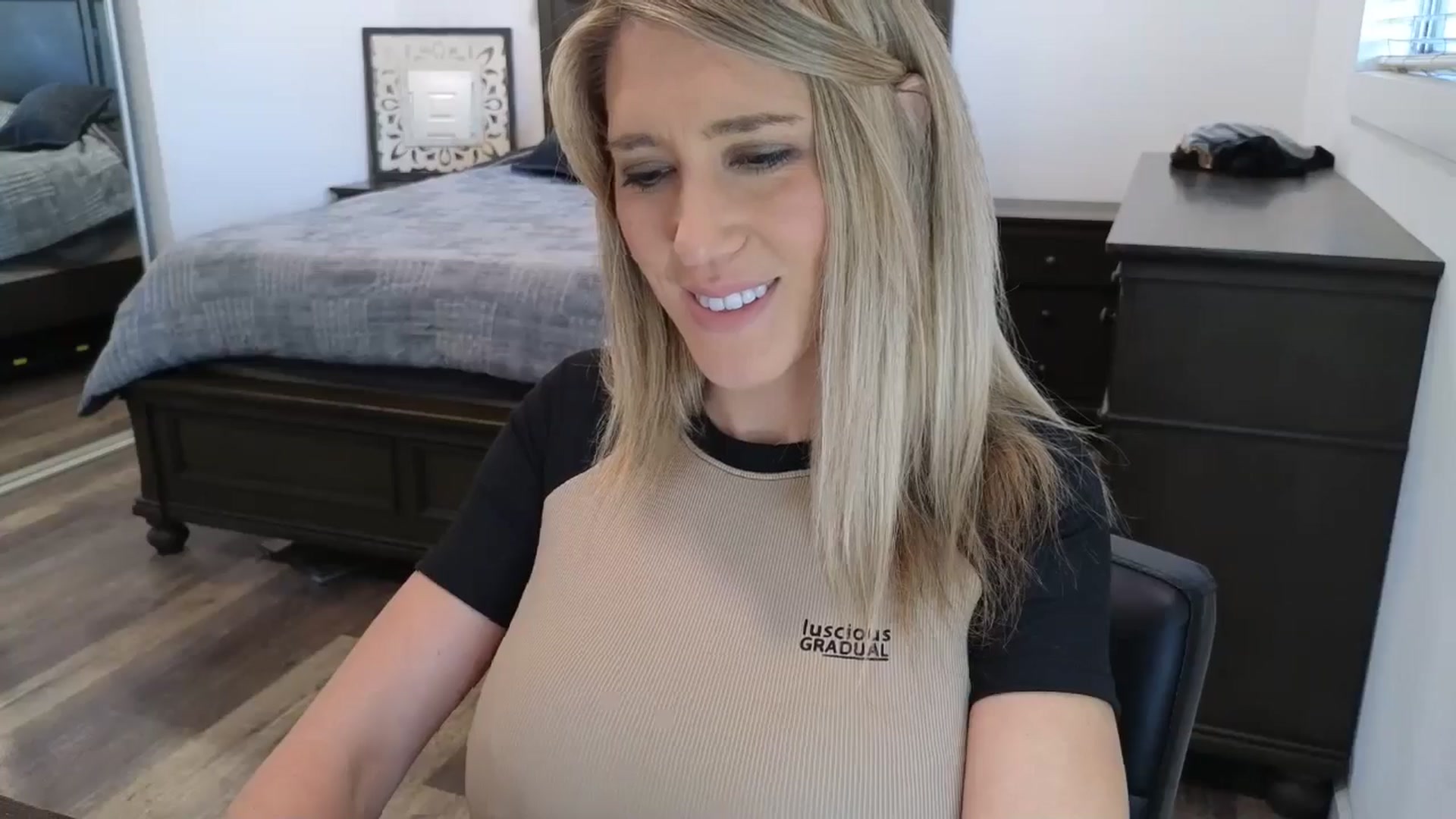 Gallery image thumbnail from blond_milf's myfreecams stream on, 01/16/2026, 21:16 image 12 of 20