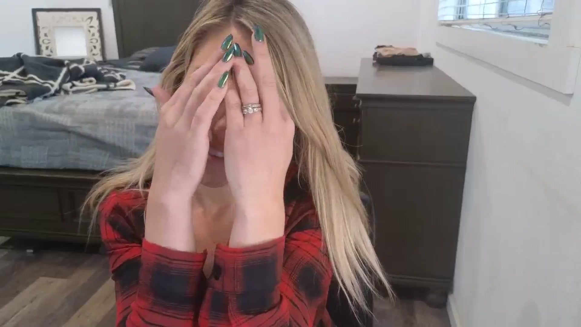 Gallery image thumbnail from blond_milf's myfreecams stream on, 01/21/2026, 23:52 image 5 of 20