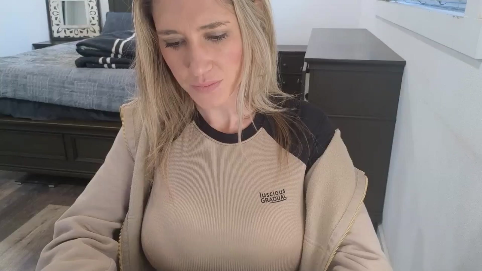 Gallery image thumbnail from blond_milf's myfreecams stream on, 01/28/2026, 24:06 image 19 of 20