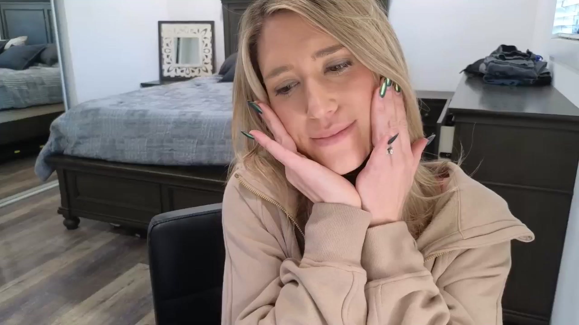 Gallery image thumbnail from blond_milf's myfreecams stream on, 02/04/2026, 24:09 image 13 of 20
