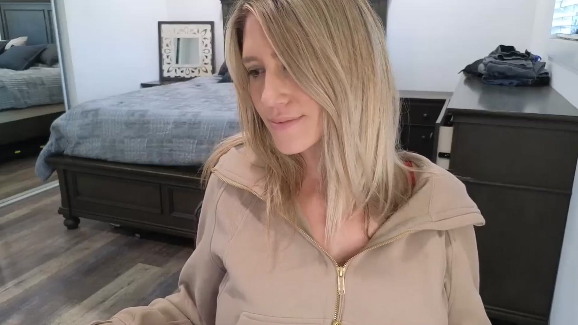 Gallery image thumbnail from blond_milf's myfreecams stream on, 02/04/2026, 24:09 image 12 of 20