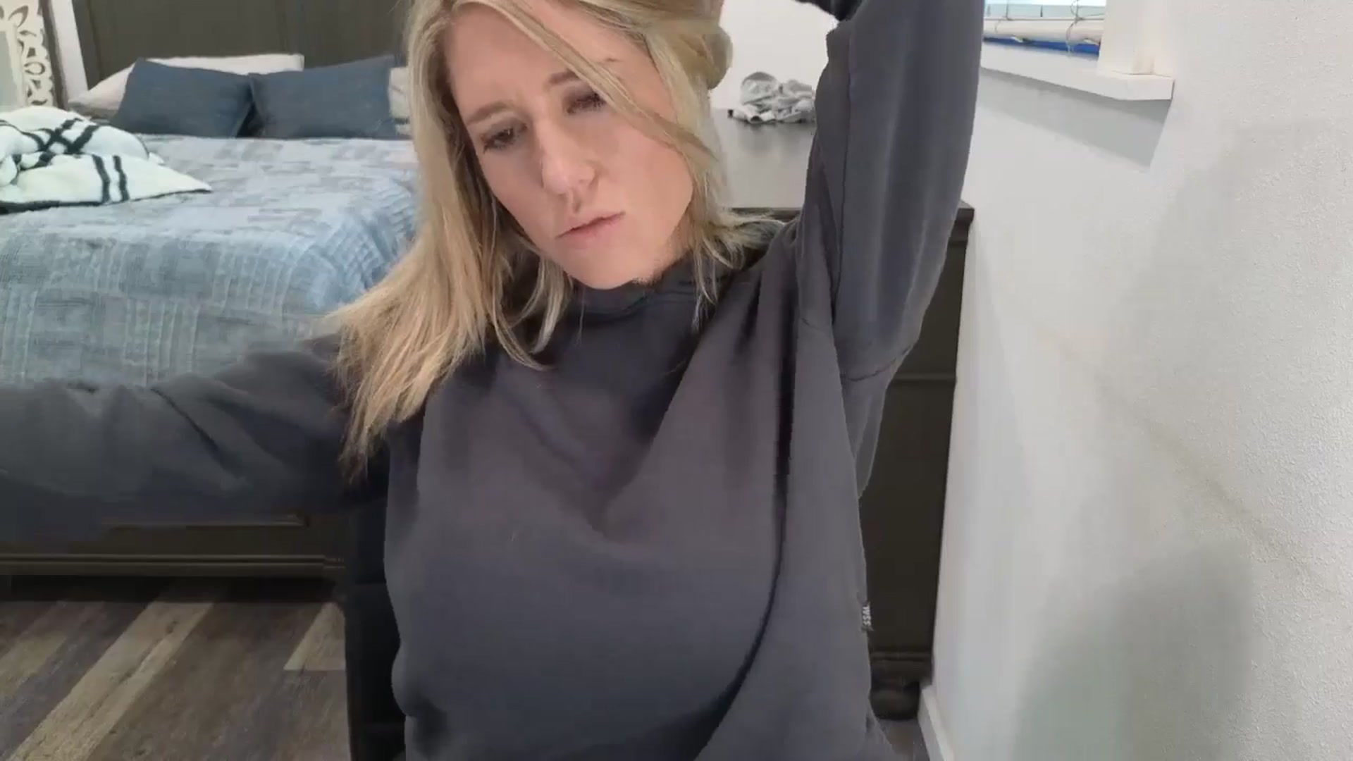Gallery image thumbnail from blond_milf's myfreecams stream on, 02/15/2026, 24:01 image 9 of 20