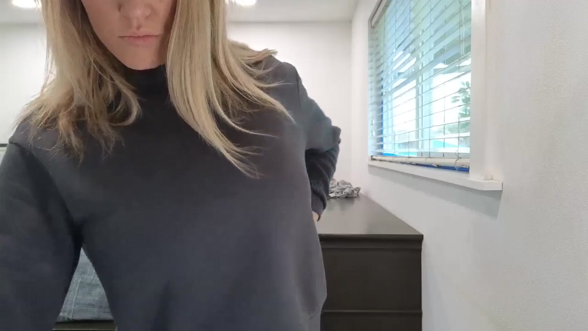 Gallery image thumbnail from blond_milf's myfreecams stream on, 02/15/2026, 01:01 image 3 of 20