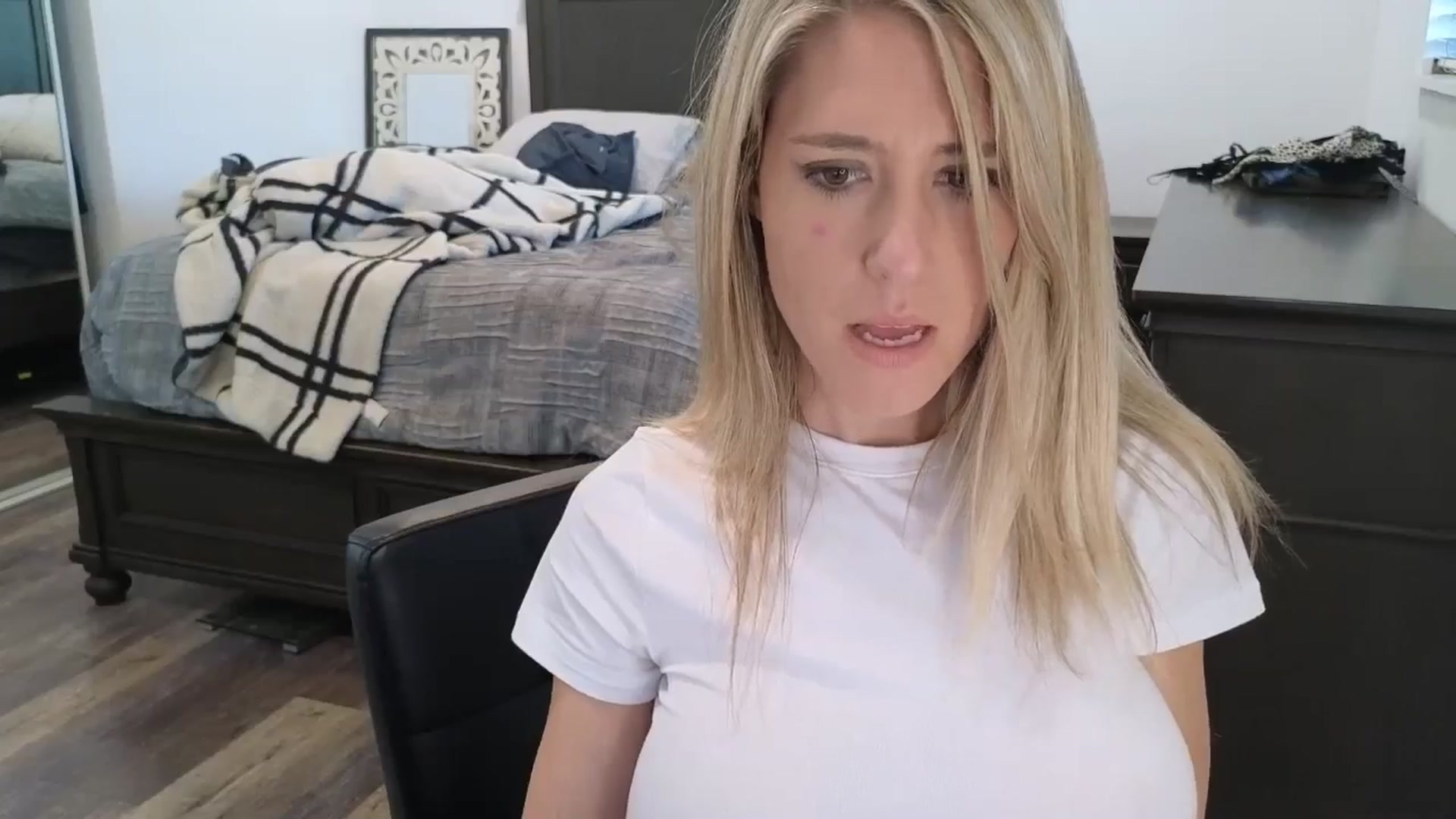 Gallery image thumbnail from blond_milf's myfreecams stream on, 02/20/2026, 24:01 image 10 of 20