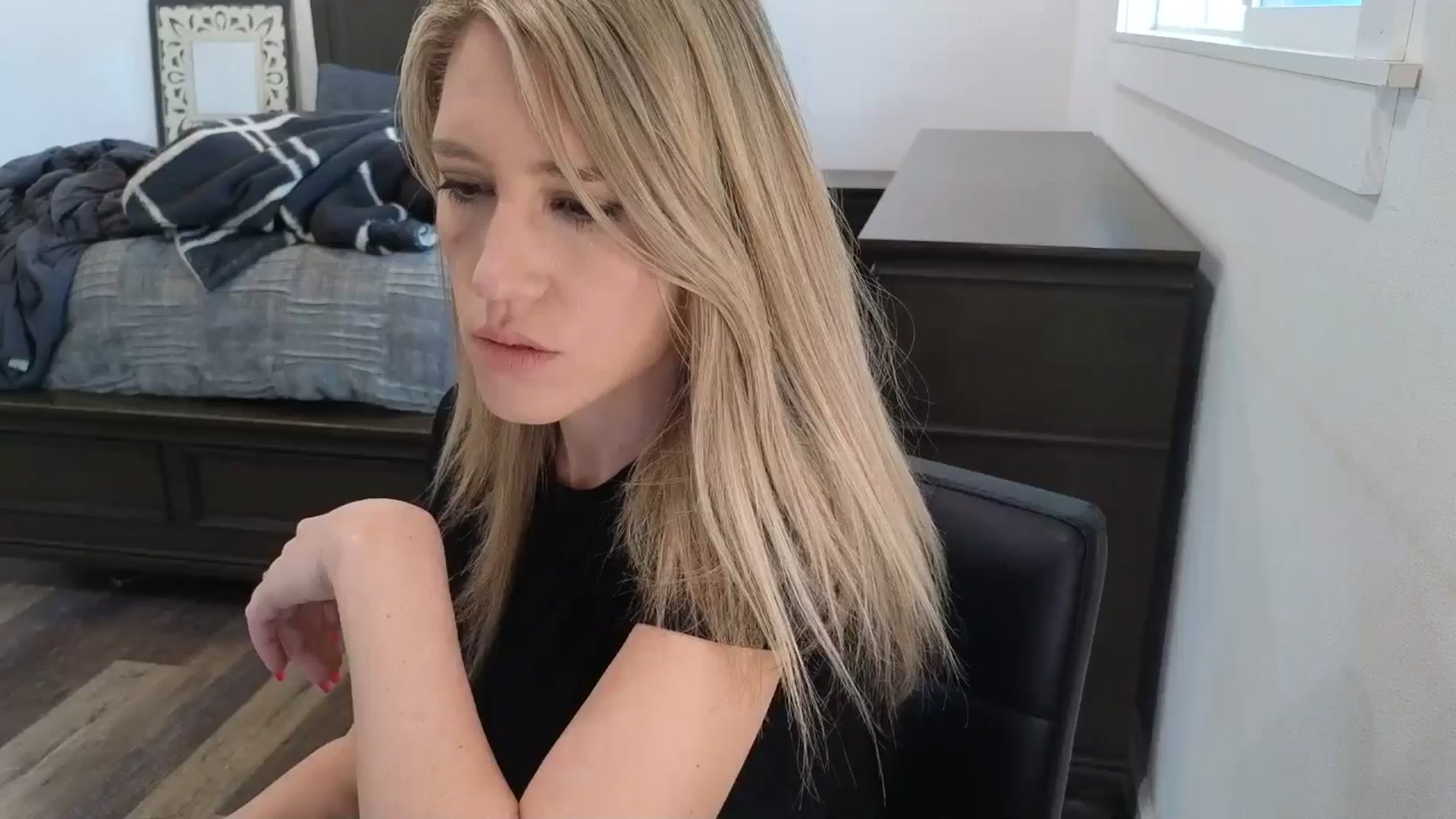 Gallery image thumbnail from blond_milf's myfreecams stream on, 02/24/2026, 18:37 image 11 of 20