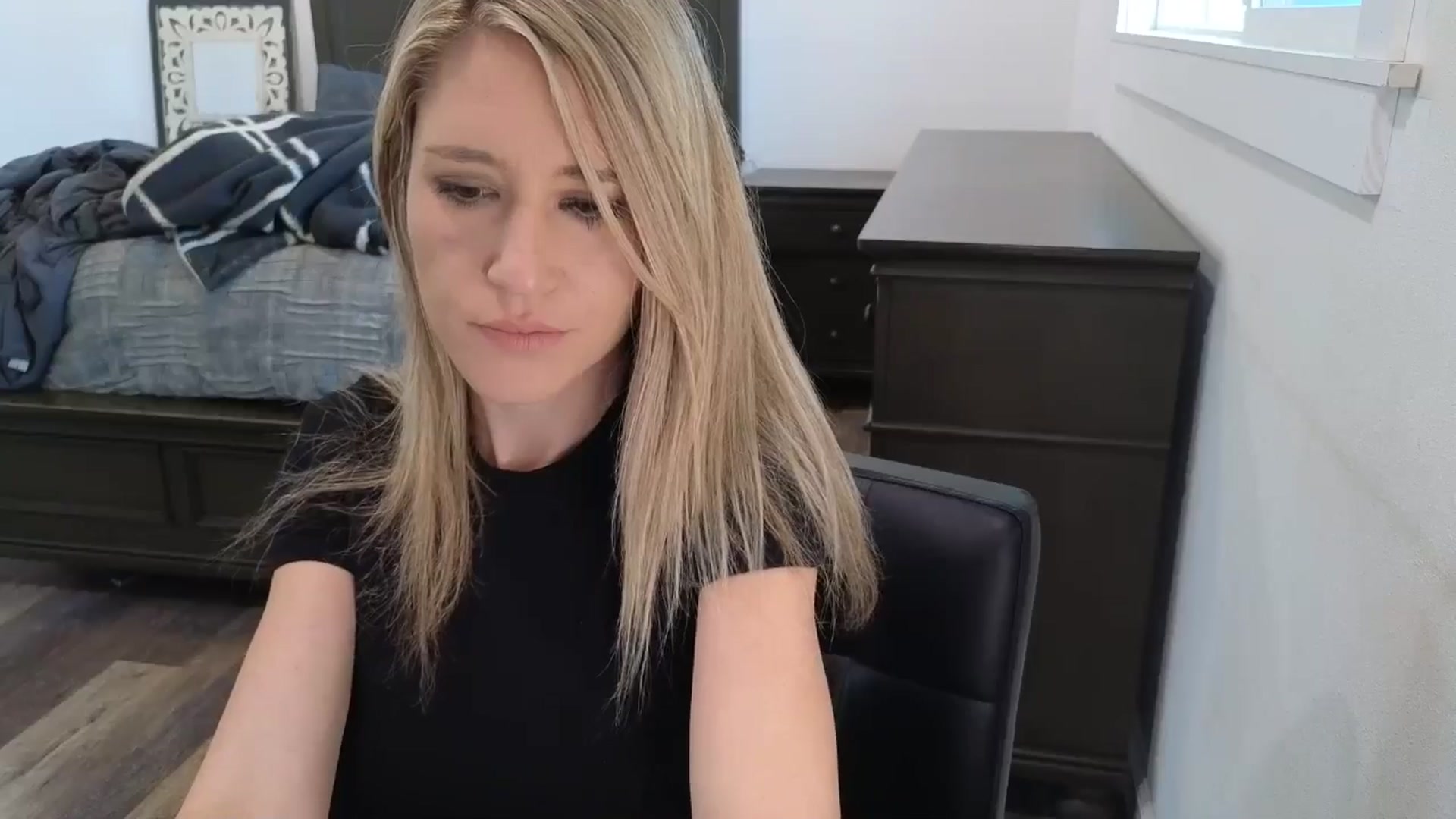 Gallery image thumbnail from blond_milf's myfreecams stream on, 02/24/2026, 18:37 image 9 of 20