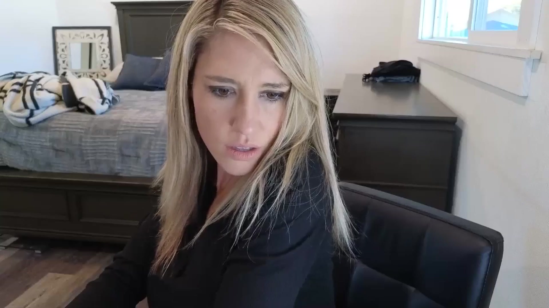 Gallery image thumbnail from blond_milf's myfreecams stream on, 03/05/2026, 20:24 image 15 of 20