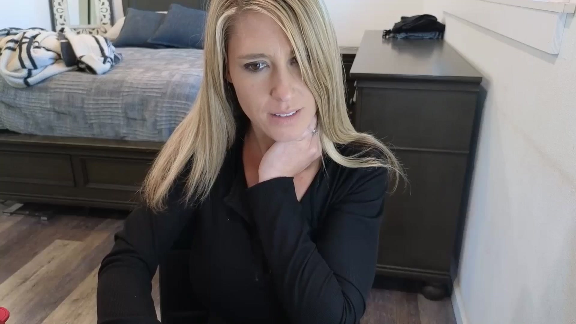 Gallery image thumbnail from blond_milf's myfreecams stream on, 03/05/2026, 22:03 image 2 of 20