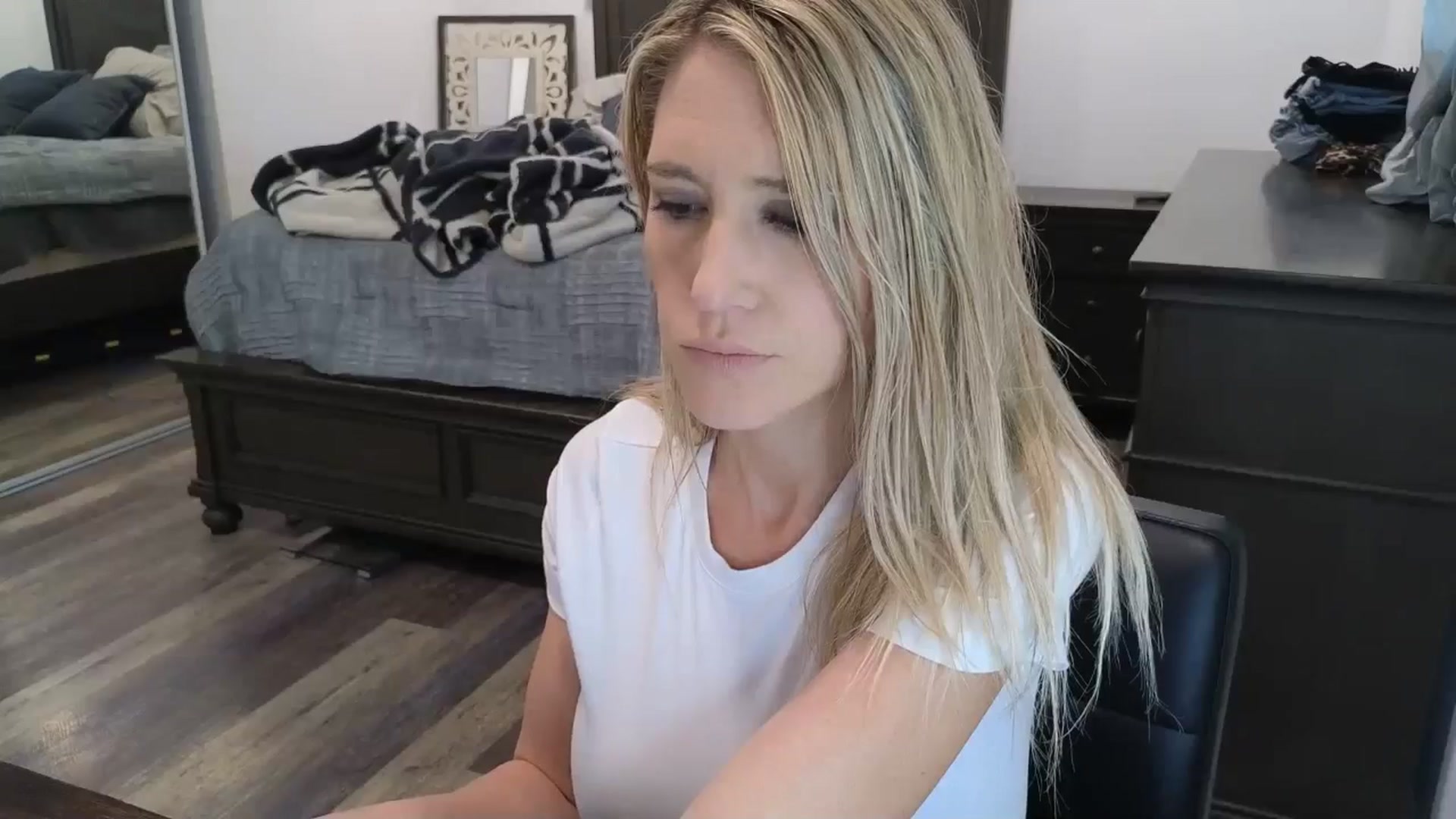 Gallery image thumbnail from blond_milf's myfreecams stream on, 03/10/2026, 22:05 image 14 of 20
