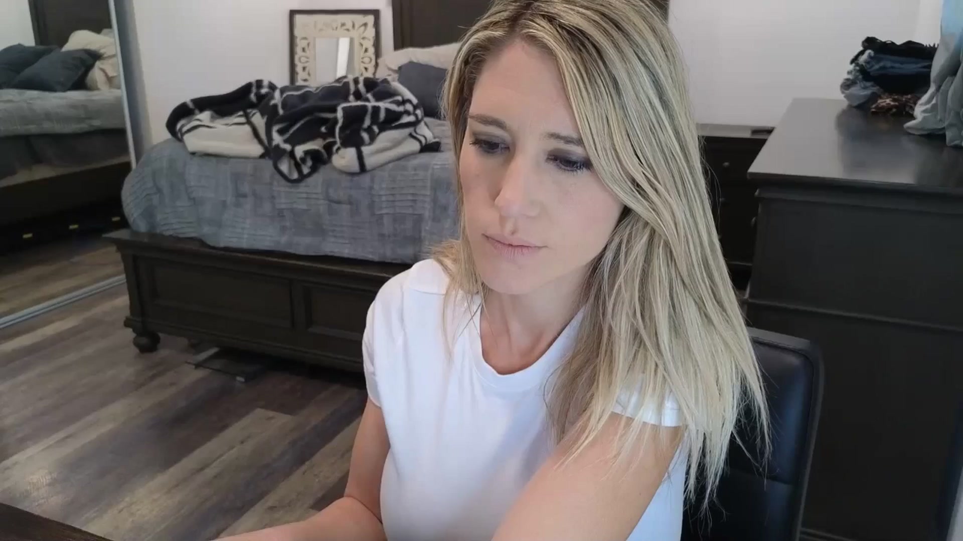Gallery image thumbnail from blond_milf's myfreecams stream on, 03/10/2026, 22:05 image 13 of 20