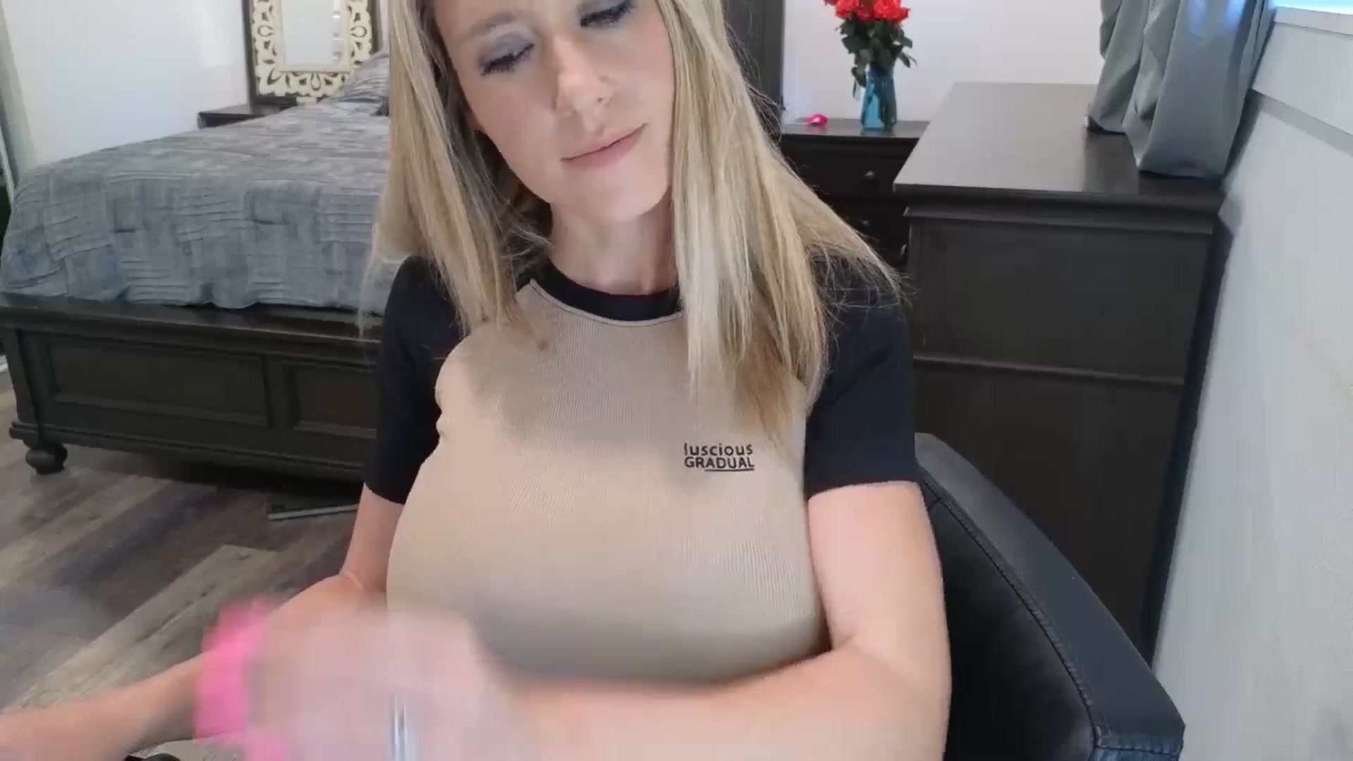 Gallery image thumbnail from blond_milf's myfreecams stream on, 03/18/2026, 18:11 image 5 of 20