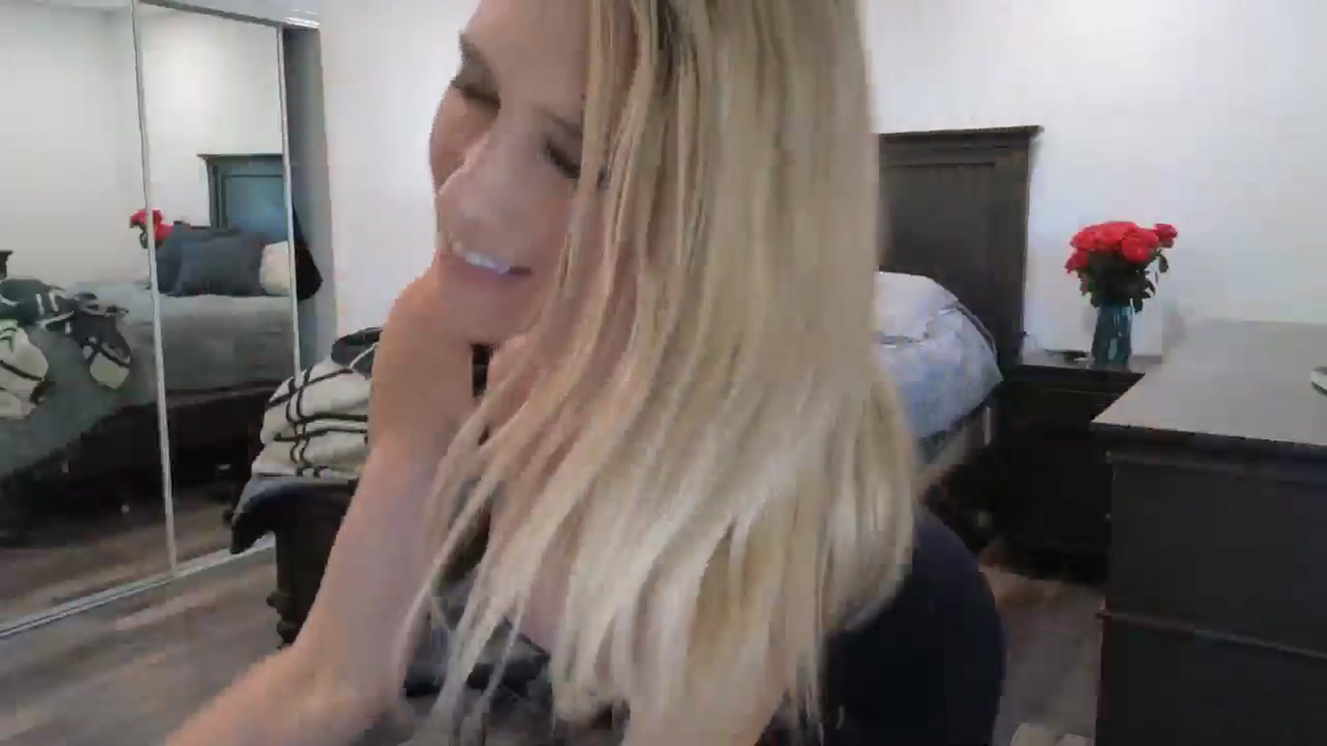 Gallery image thumbnail from blond_milf's myfreecams stream on, 03/19/2026, 20:34 image 8 of 20