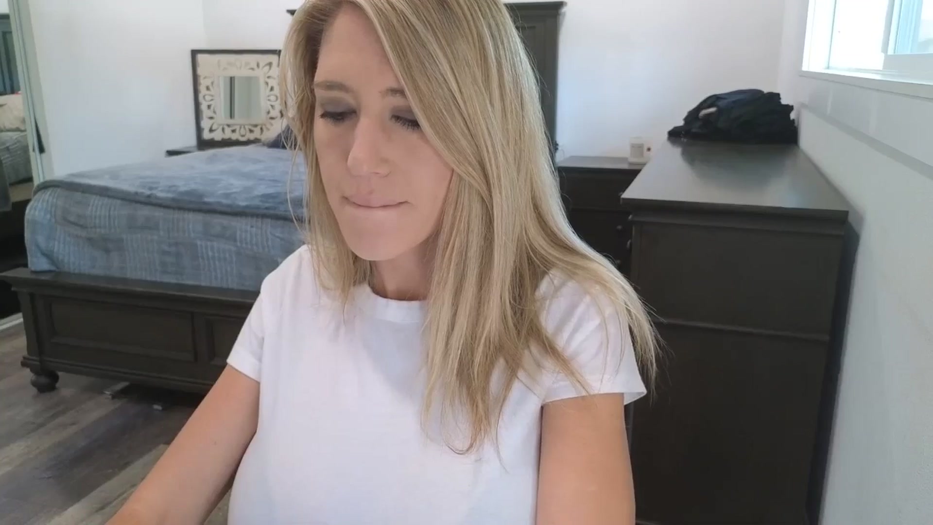 Gallery image thumbnail from blond_milf's myfreecams stream on, 04/27/2026, 19:01 image 2 of 20