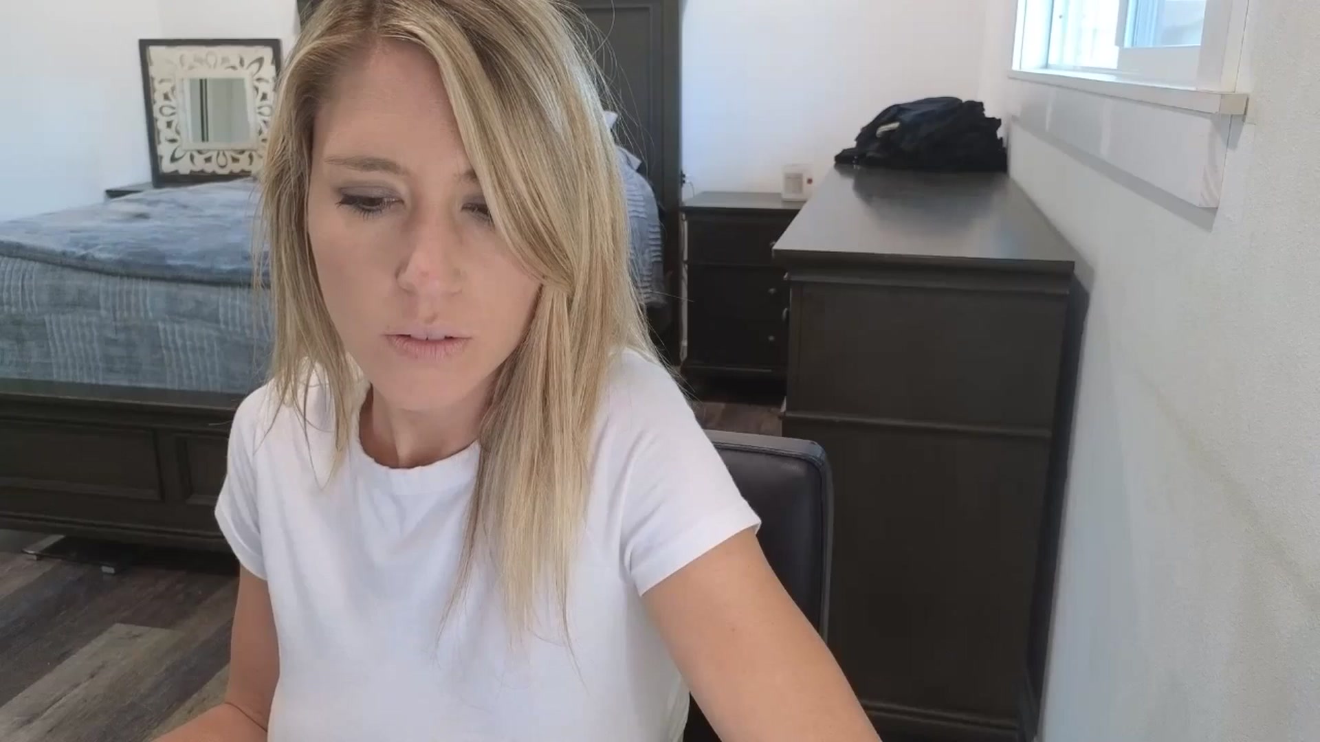 Gallery image thumbnail from blond_milf's myfreecams stream on, 04/27/2026, 21:14 image 16 of 20
