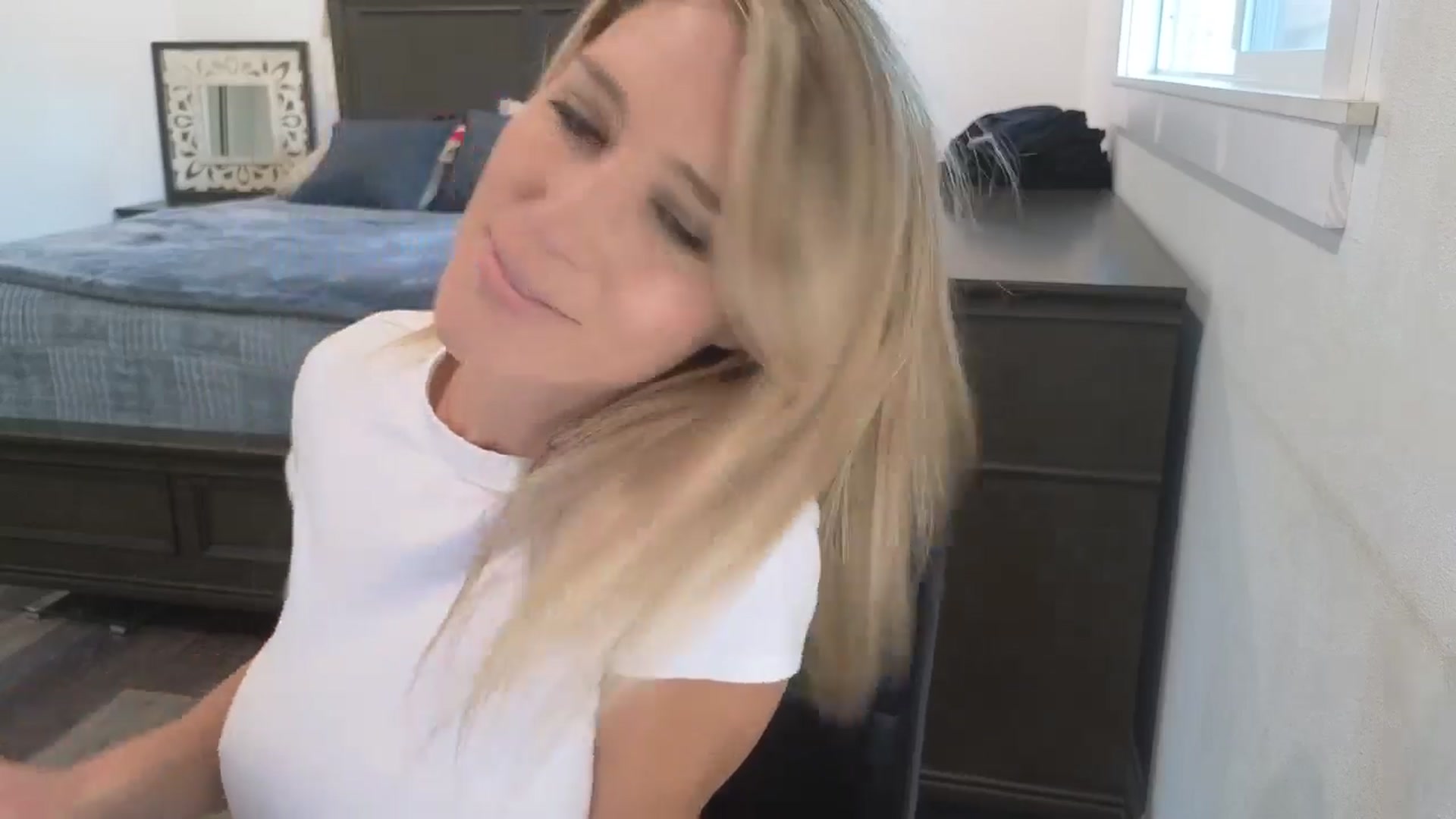 Gallery image thumbnail from blond_milf's myfreecams stream on, 04/27/2026, 21:14 image 15 of 20