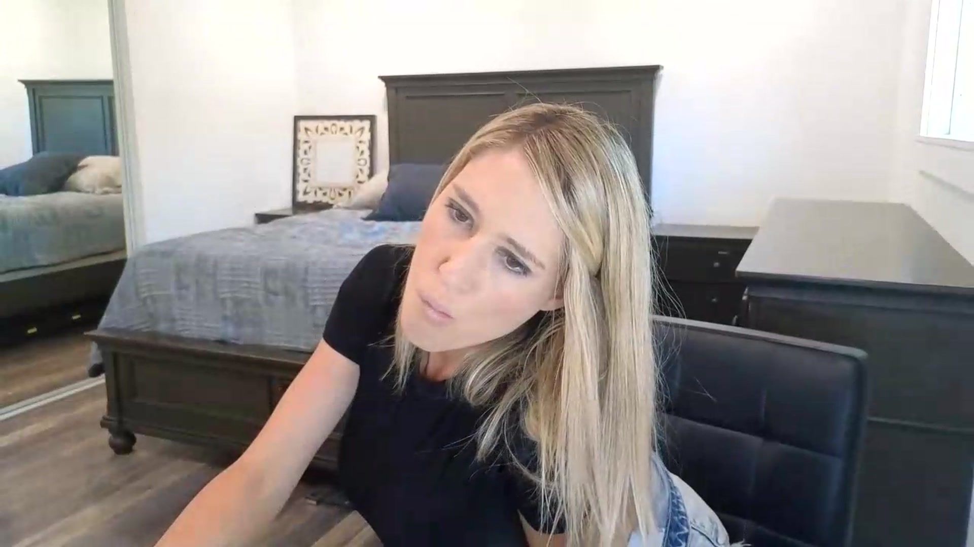 Gallery image thumbnail from blond_milf's myfreecams stream on, 06/16/2026, 24:02 image 9 of 20