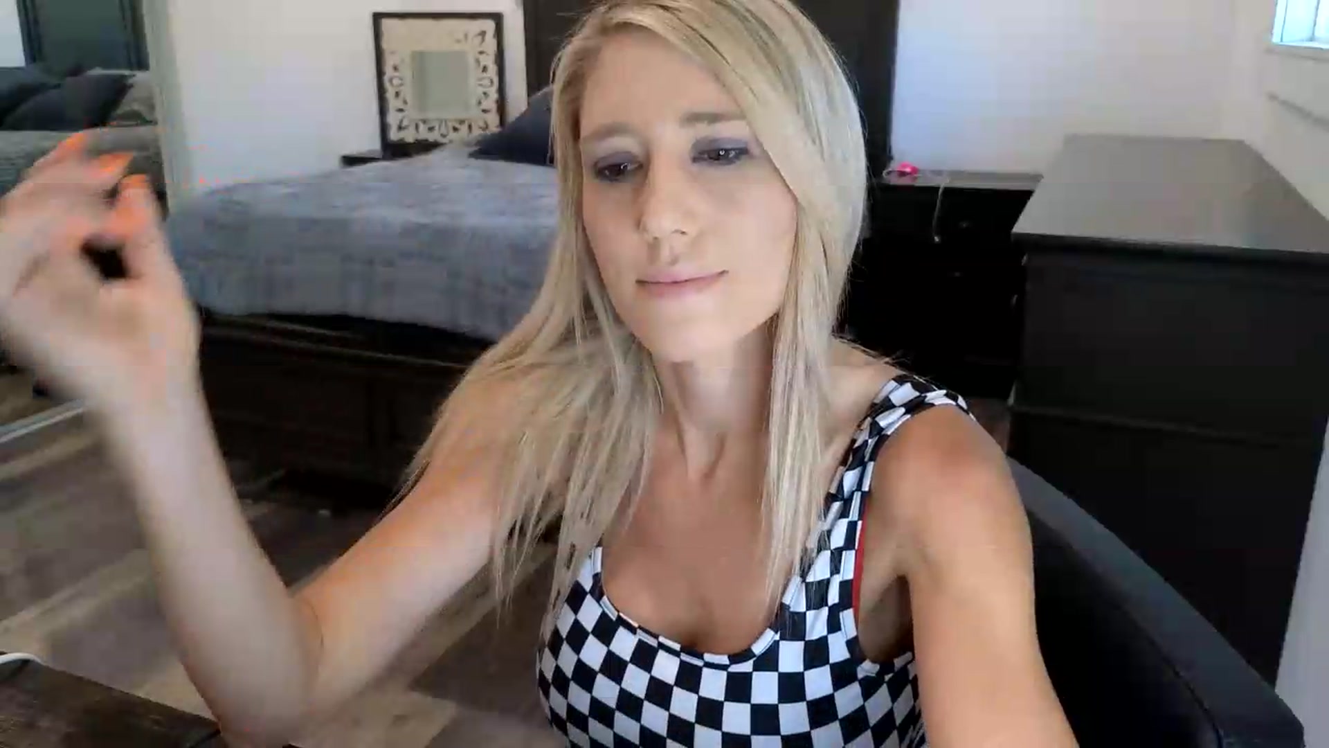 Gallery image thumbnail from blond_milf's myfreecams stream on, 07/28/2026, 20:31 image 18 of 20