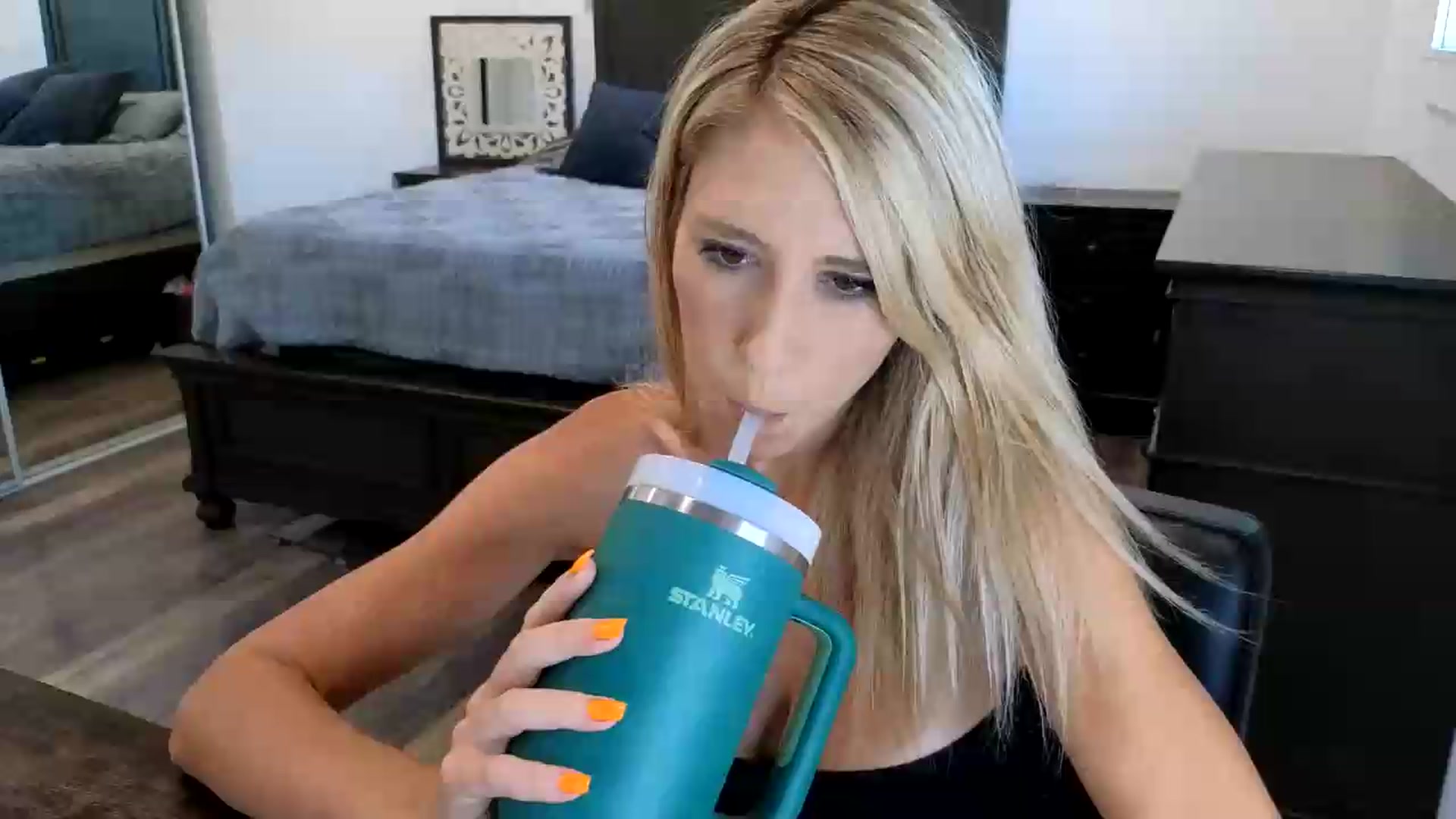 Gallery image thumbnail from blond_milf's myfreecams stream on, 08/03/2026, 23:01 image 9 of 20