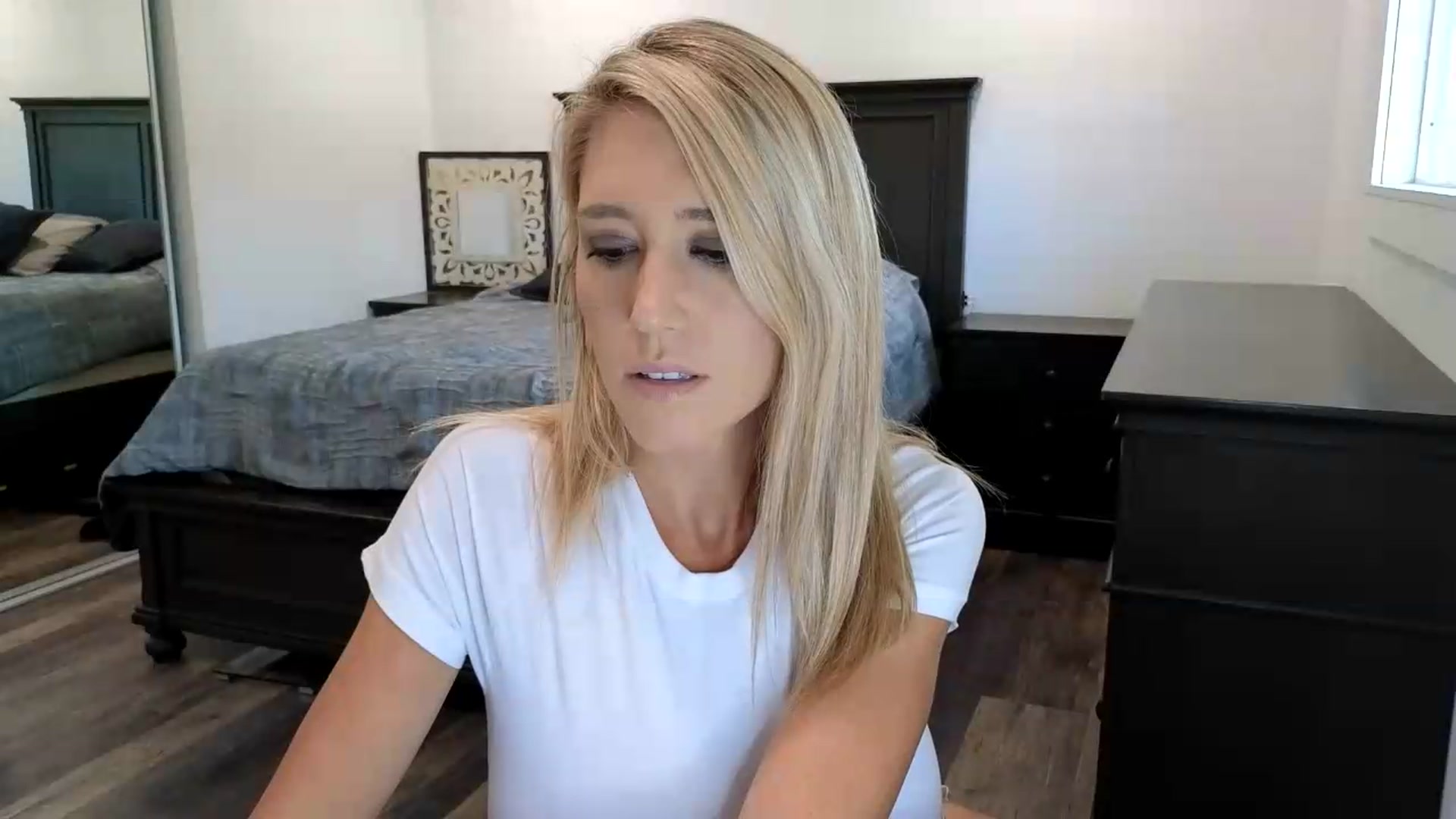Gallery image thumbnail from blond_milf's myfreecams stream on, 08/20/2026, 21:14 image 6 of 20