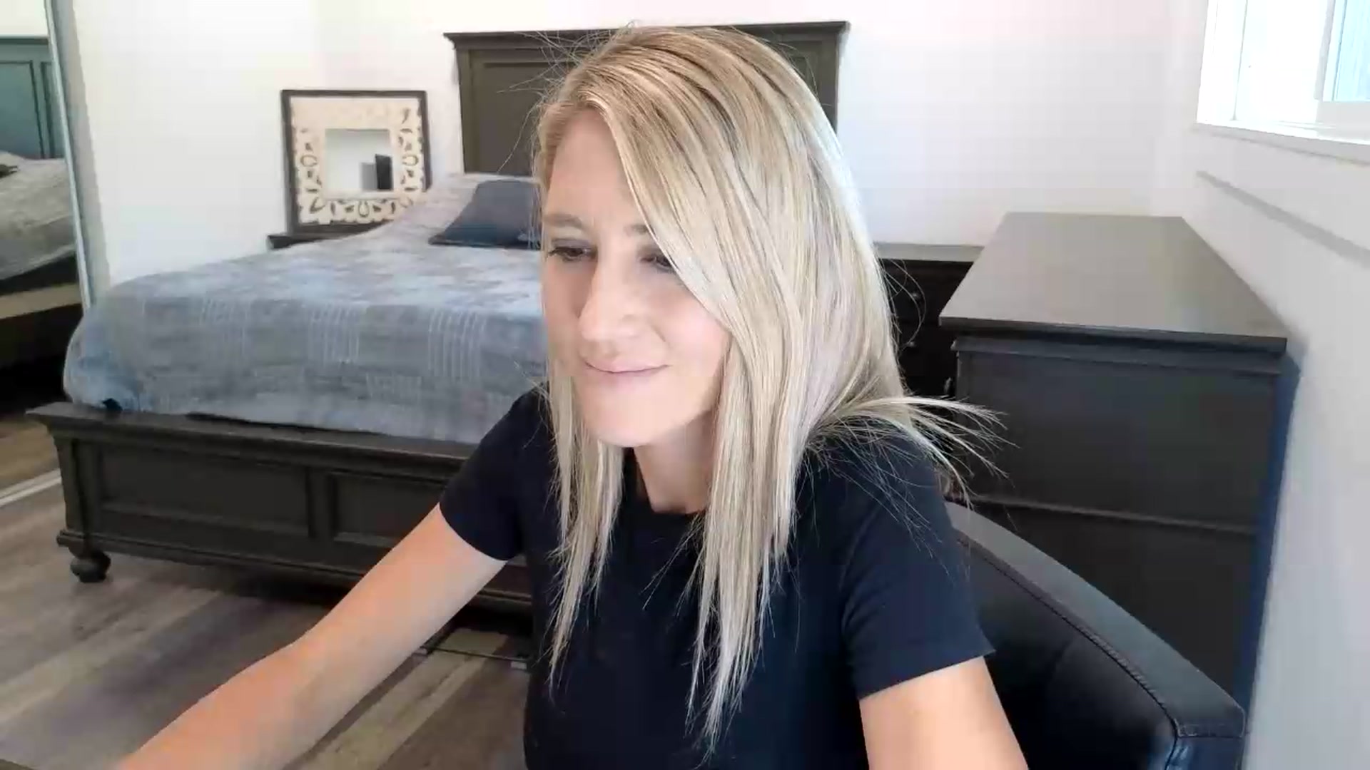Gallery image thumbnail from blond_milf's myfreecams stream on, 08/31/2026, 23:01 image 18 of 20