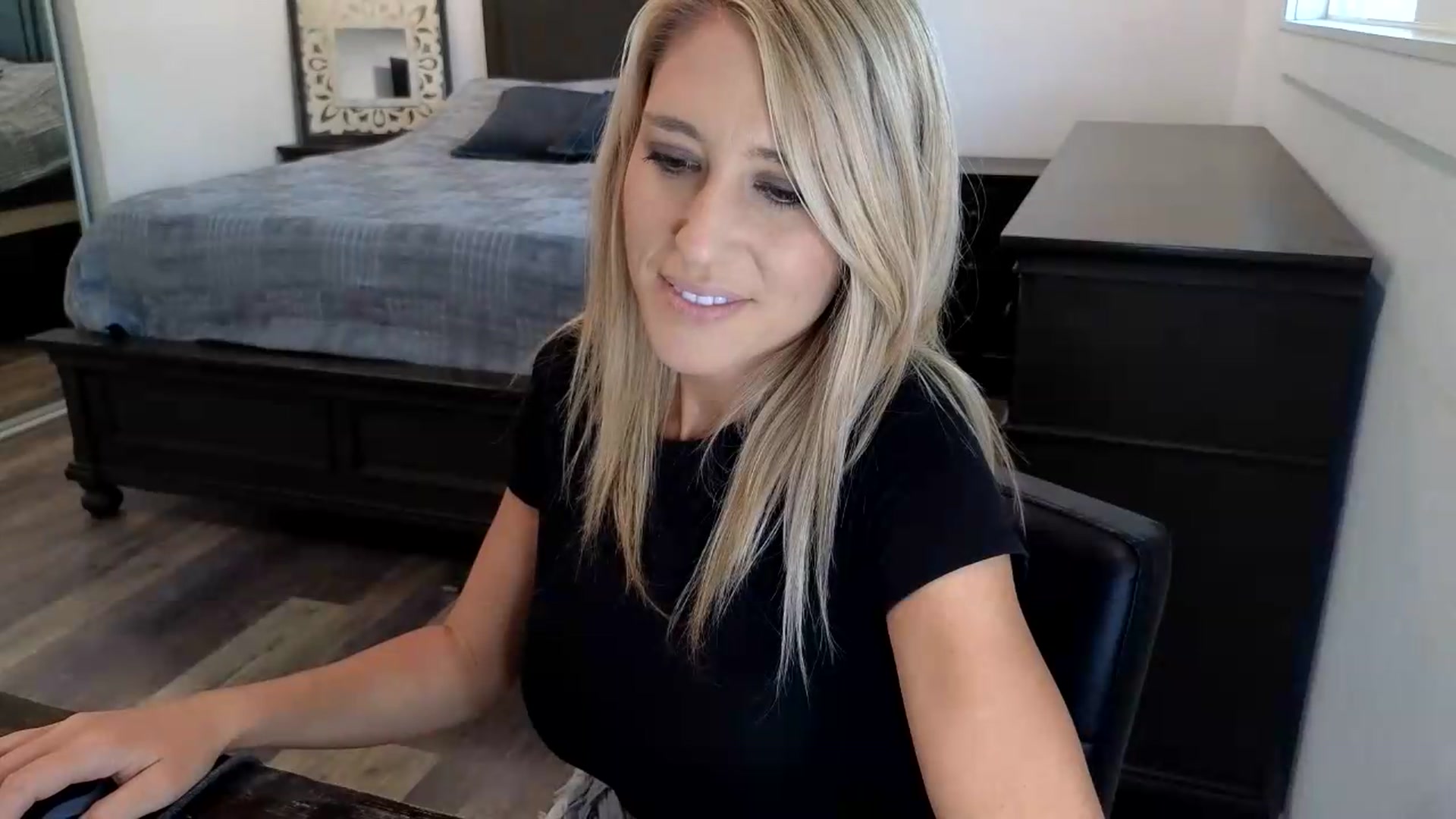 Gallery image thumbnail from blond_milf's myfreecams stream on, 08/31/2026, 23:01 image 6 of 20