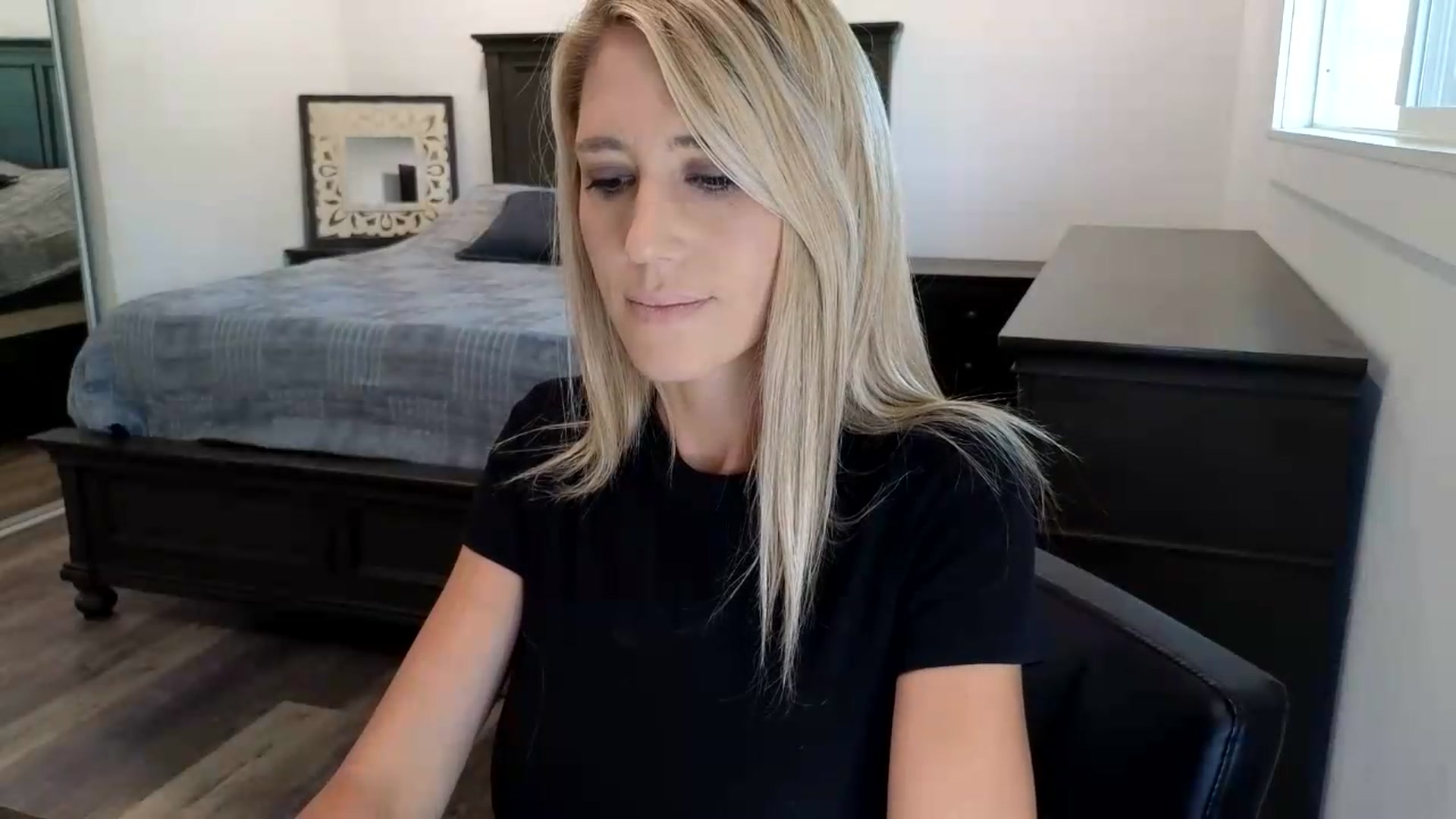 Gallery image thumbnail from blond_milf's myfreecams stream on, 08/31/2026, 23:01 image 17 of 20