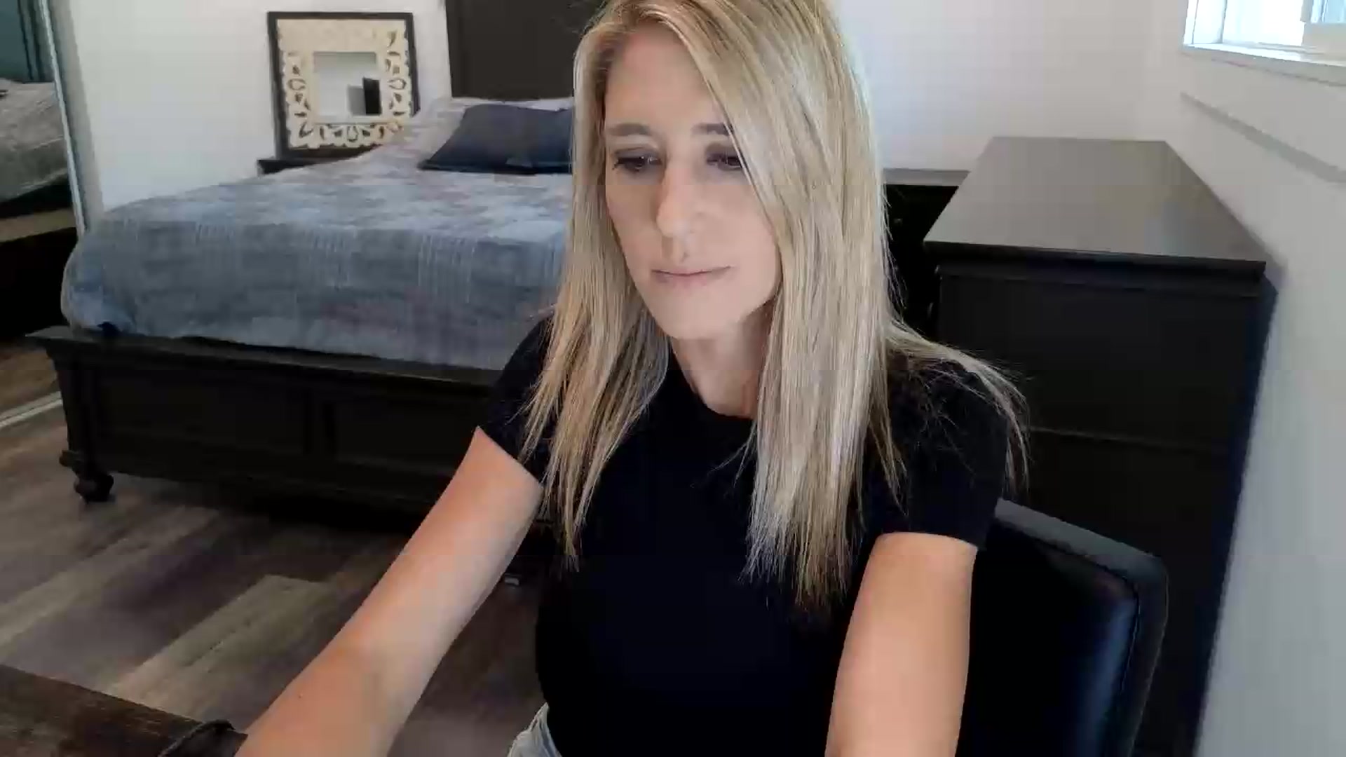 Gallery image thumbnail from blond_milf's myfreecams stream on, 08/31/2026, 23:01 image 1 of 20