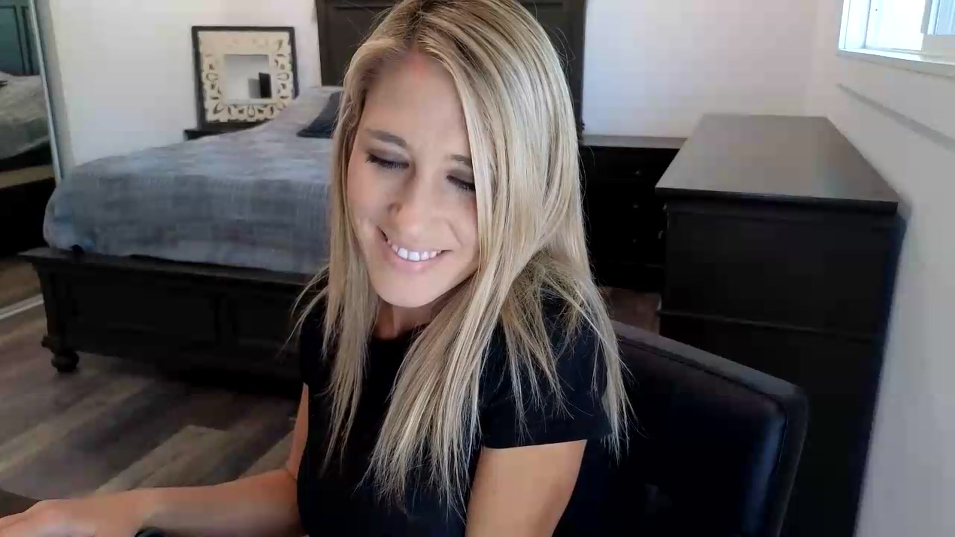 Gallery image thumbnail from blond_milf's myfreecams stream on, 08/31/2026, 23:01 image 7 of 20