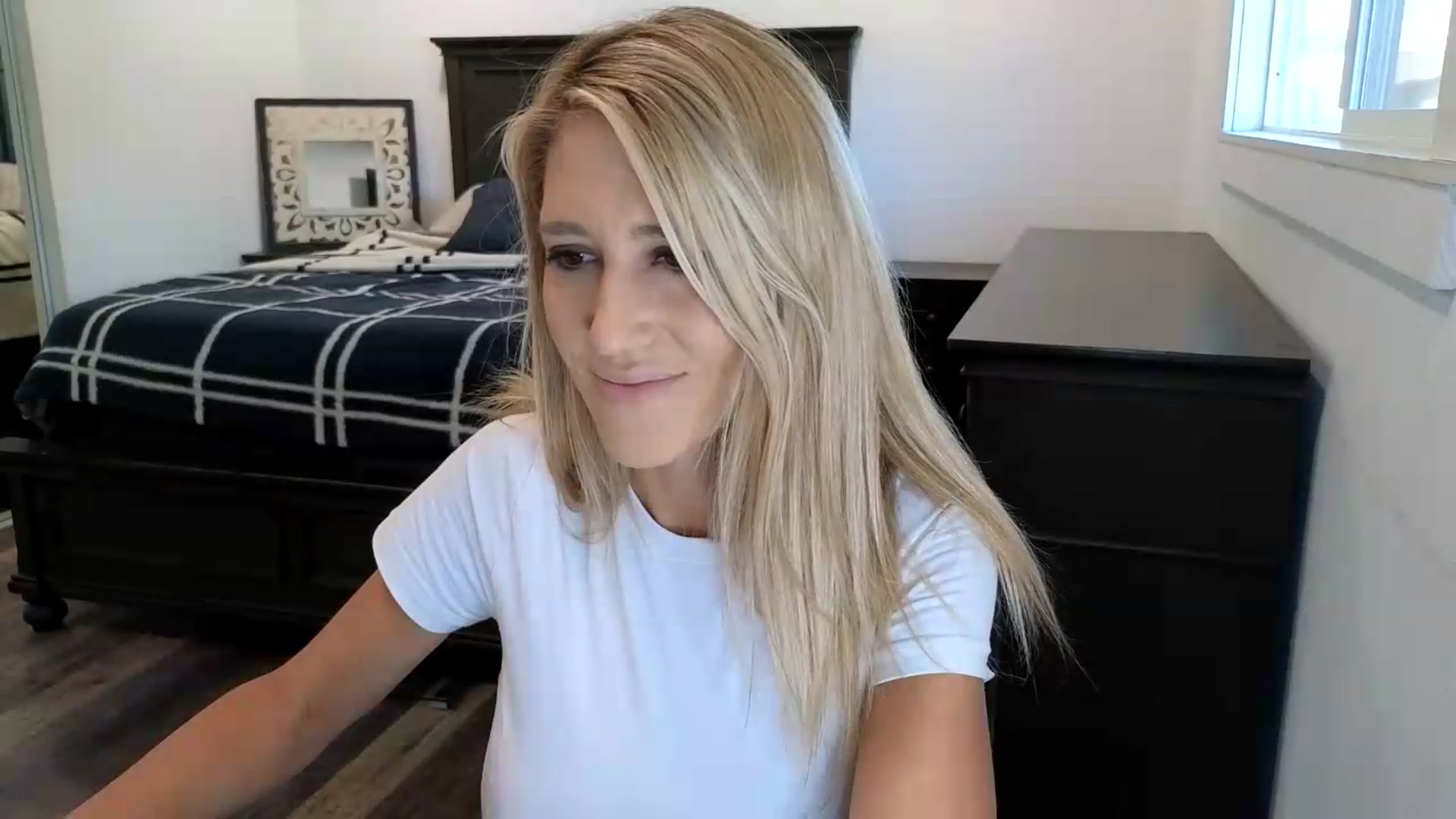 Gallery image thumbnail from blond_milf's myfreecams stream on, 09/03/2026, 20:40 image 15 of 20