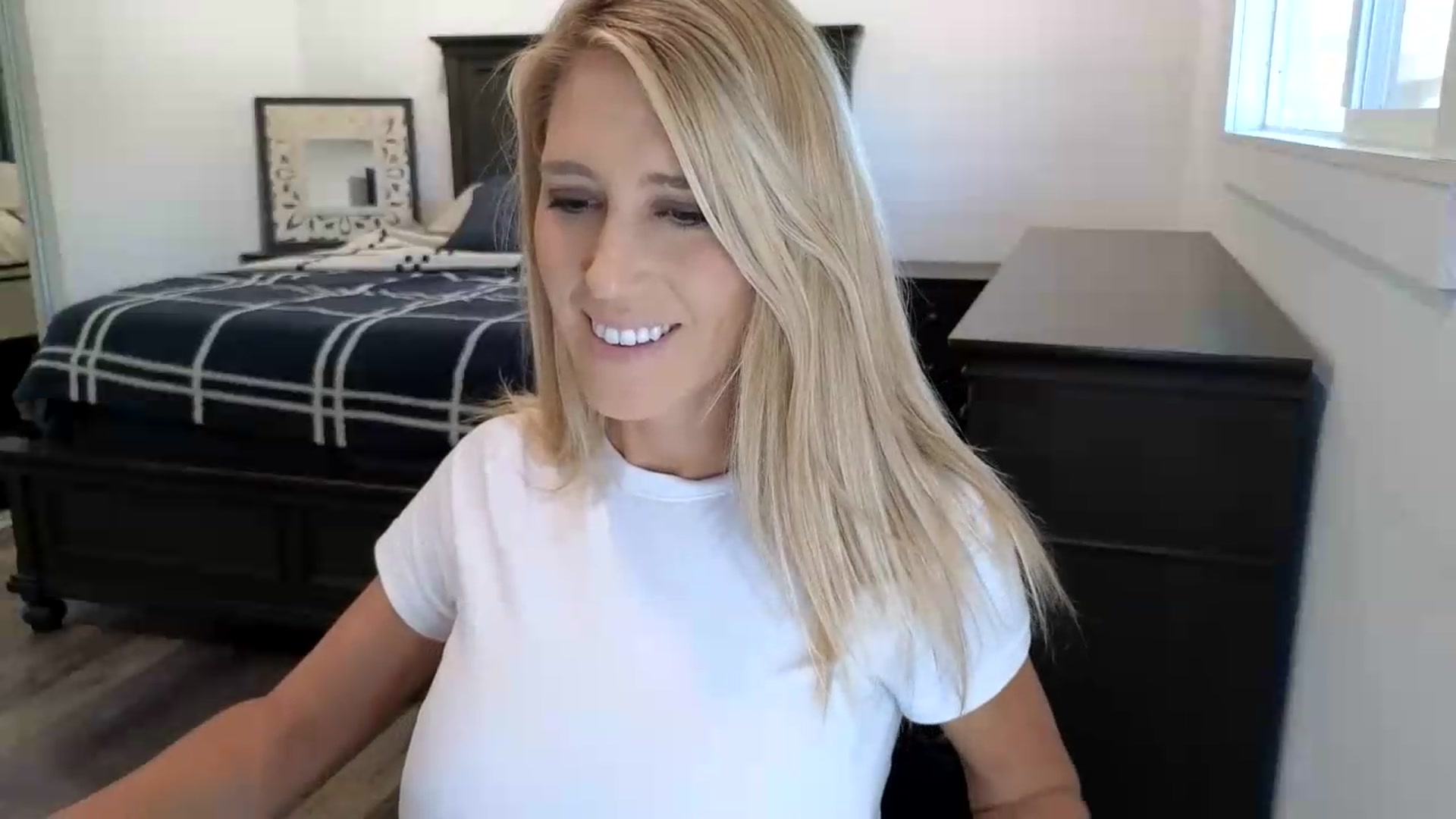 Gallery image thumbnail from blond_milf's myfreecams stream on, 09/03/2026, 20:40 image 14 of 20