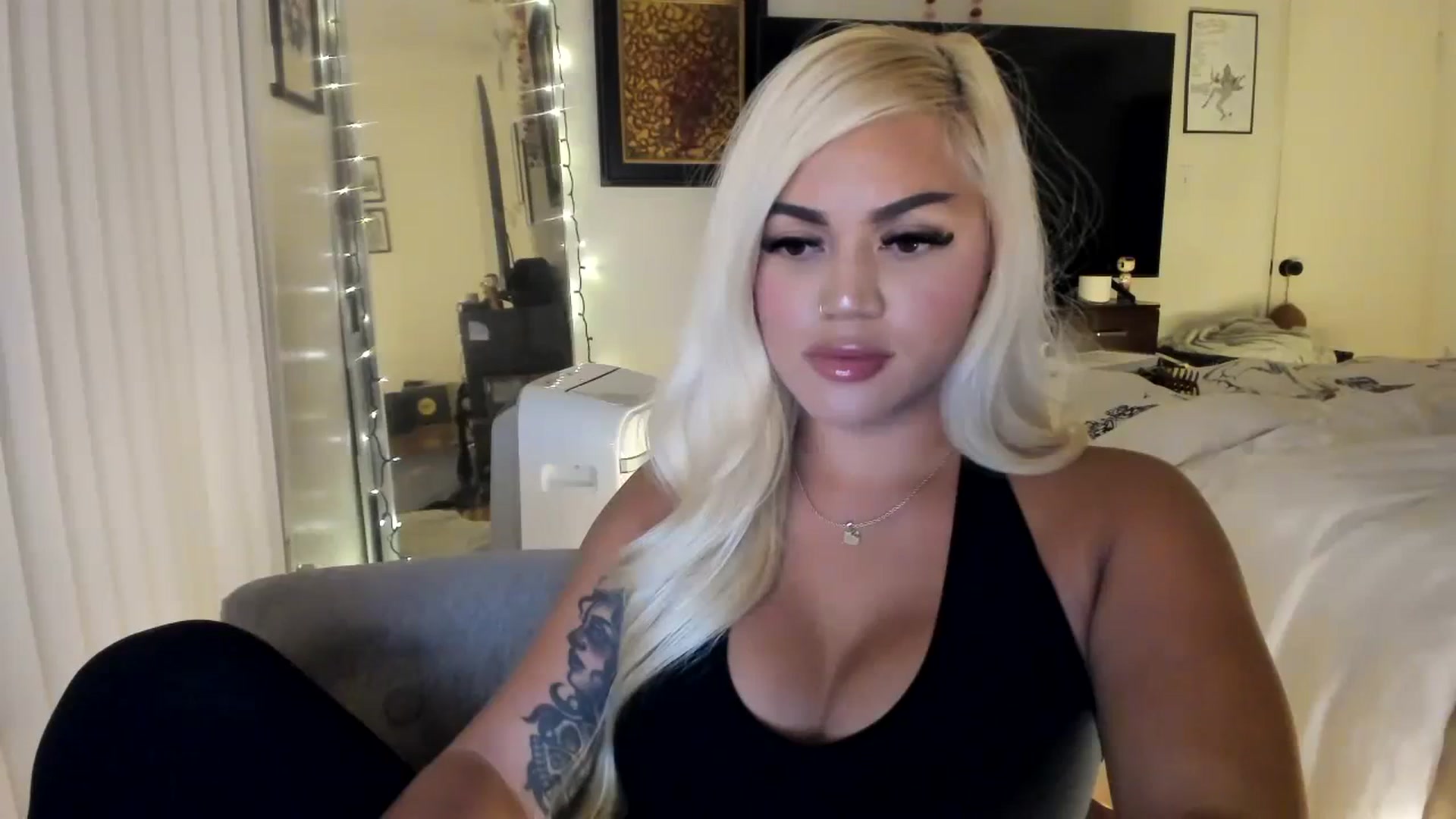 Gallery image thumbnail from blondetoshi's myfreecams stream on, 09/23/2023, 02:27 image 16 of 20