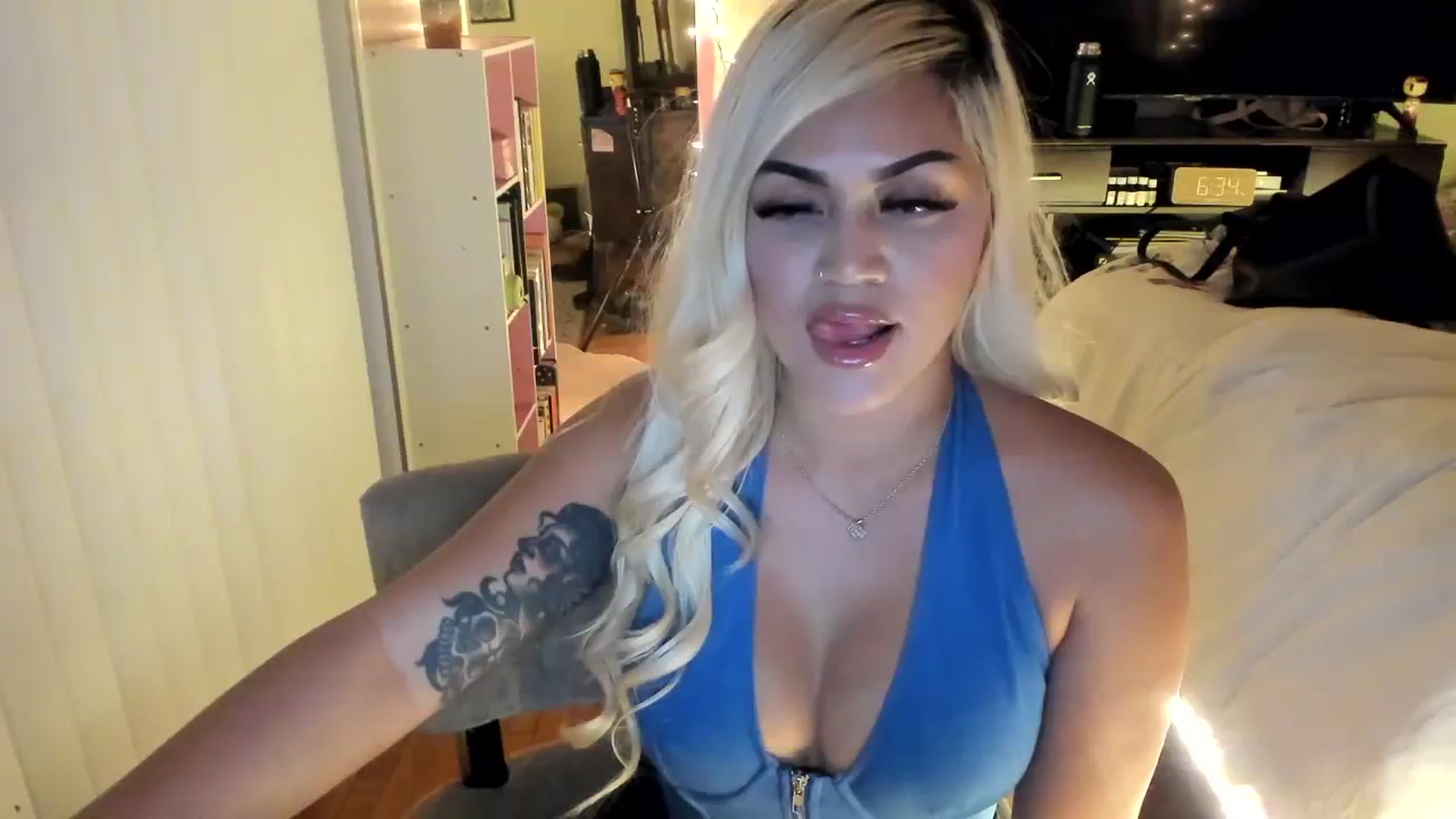 Gallery image thumbnail from blondetoshi's myfreecams stream on, 11/18/2023, 03:08 image 14 of 20