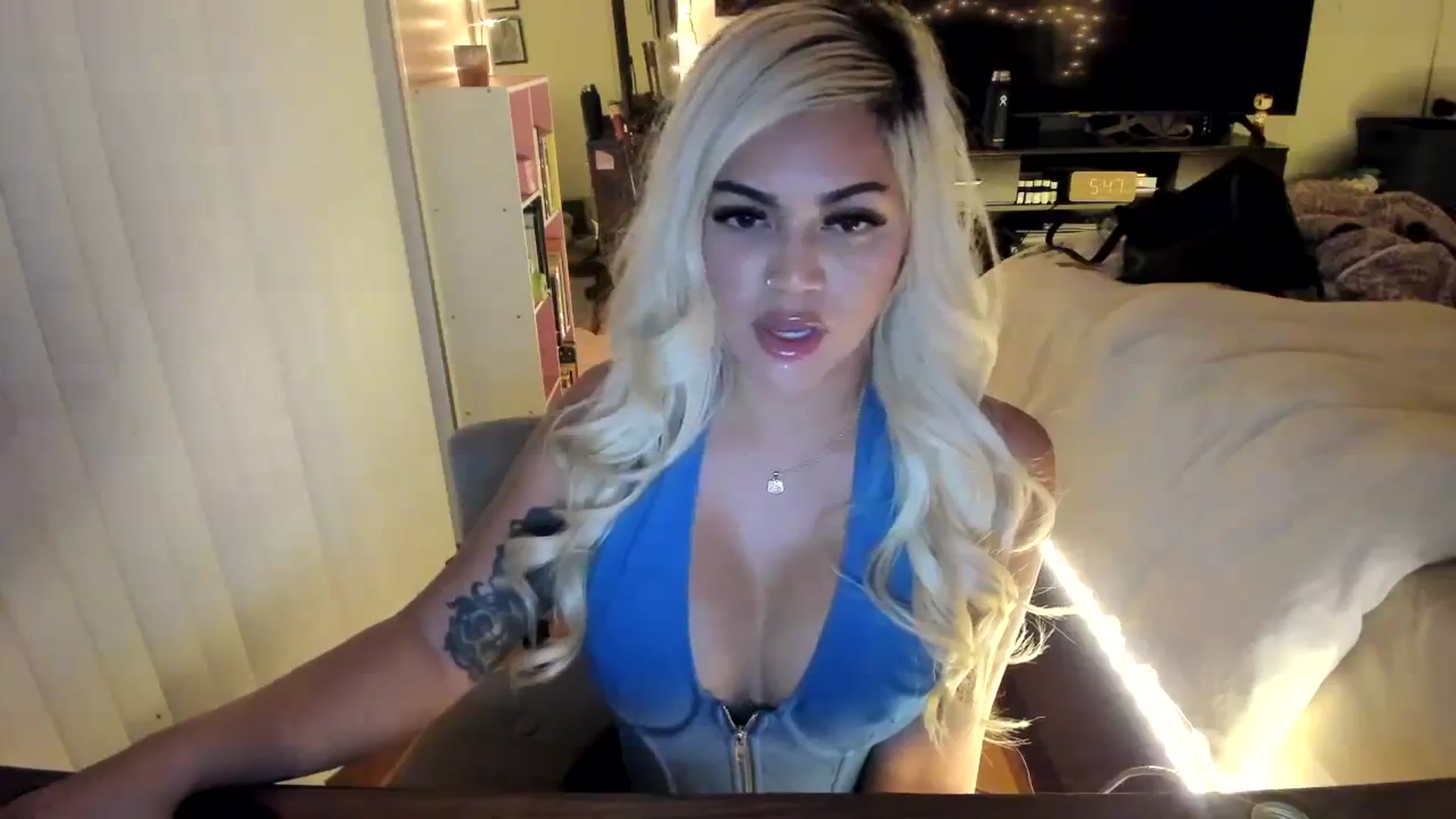 Gallery image thumbnail from blondetoshi's myfreecams stream on, 11/18/2023, 03:08 image 3 of 20