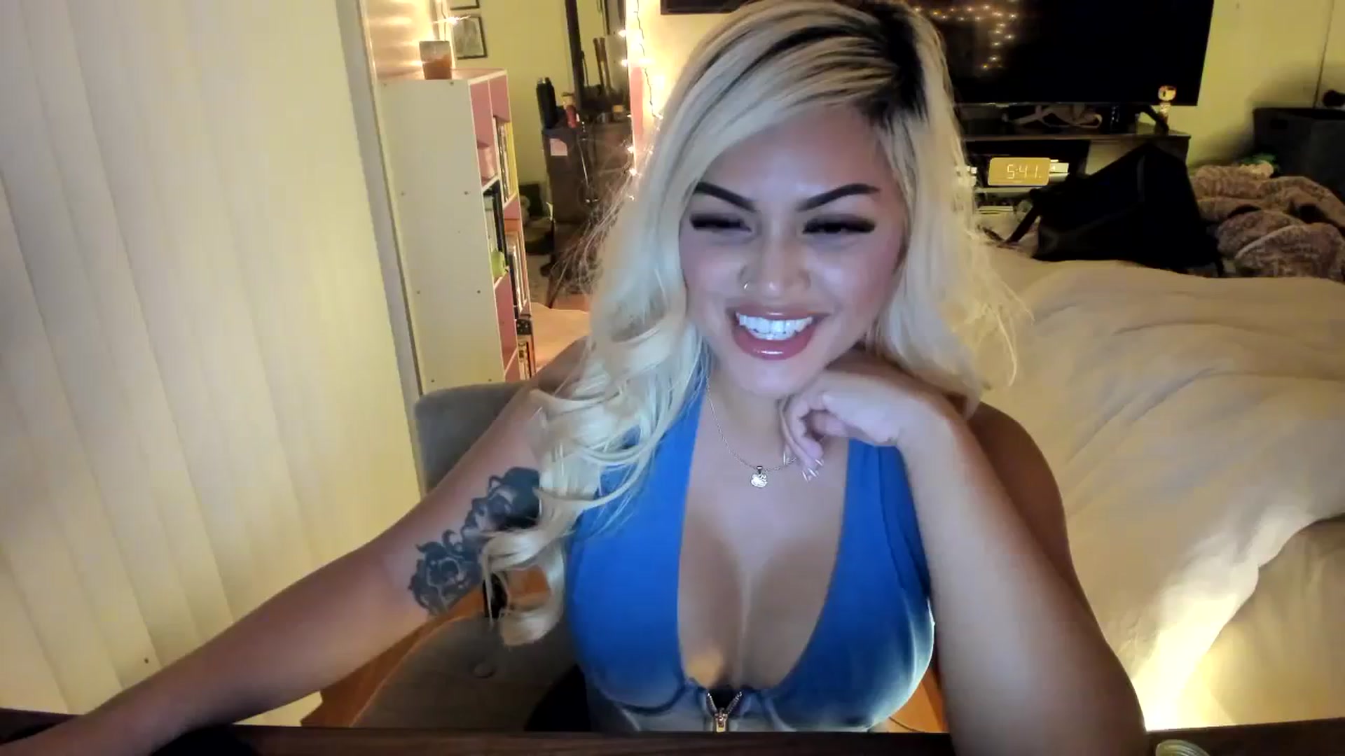 Gallery image thumbnail from blondetoshi's myfreecams stream on, 11/18/2023, 03:08 image 1 of 20