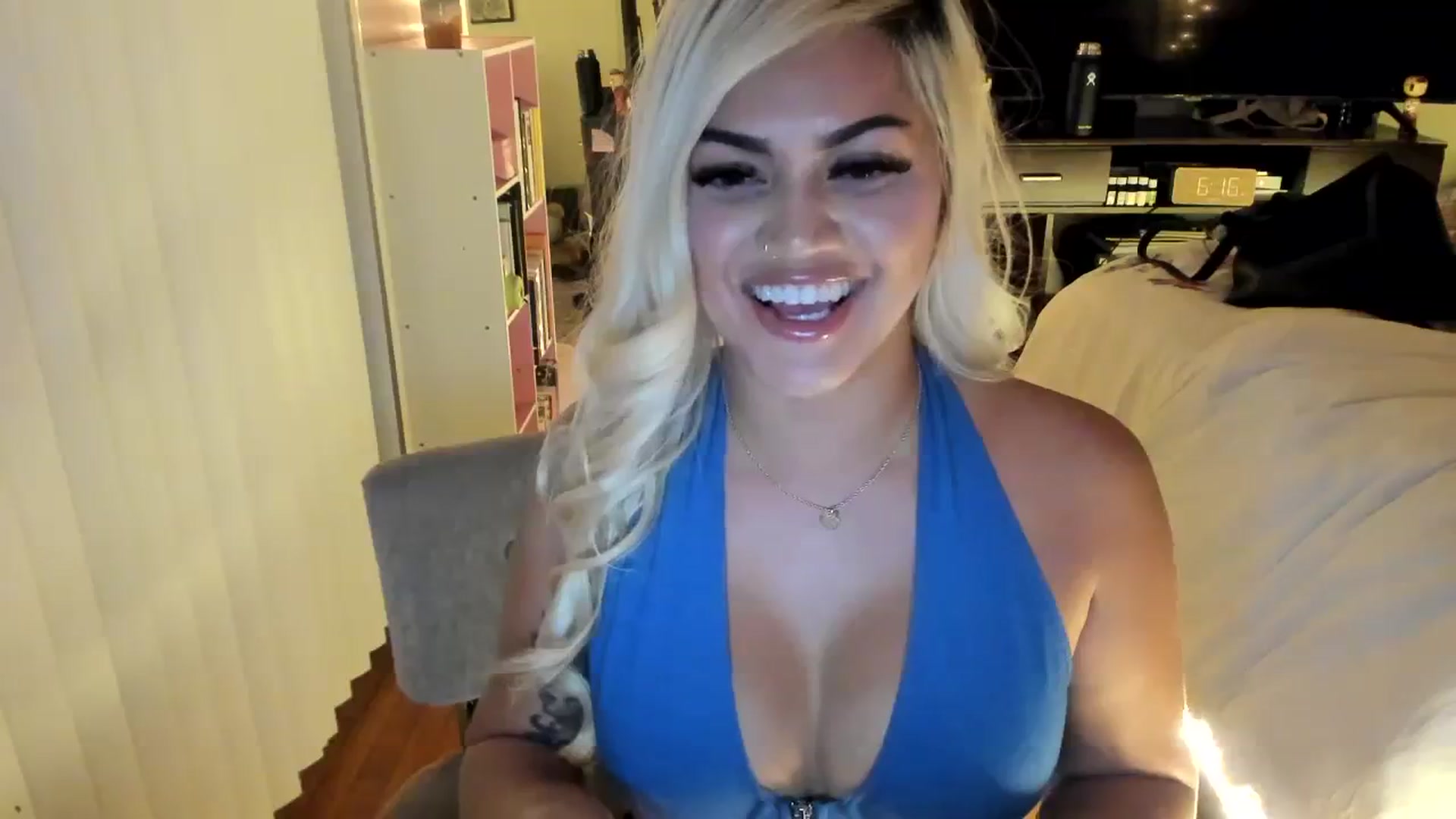 Gallery image thumbnail from blondetoshi's myfreecams stream on, 11/18/2023, 03:08 image 11 of 20
