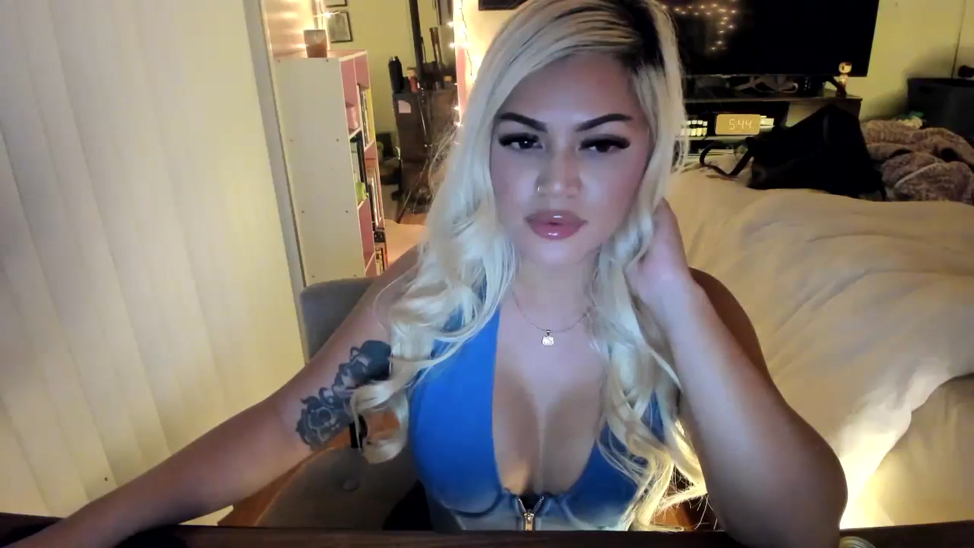 Gallery image thumbnail from blondetoshi's myfreecams stream on, 11/18/2023, 03:08 image 2 of 20